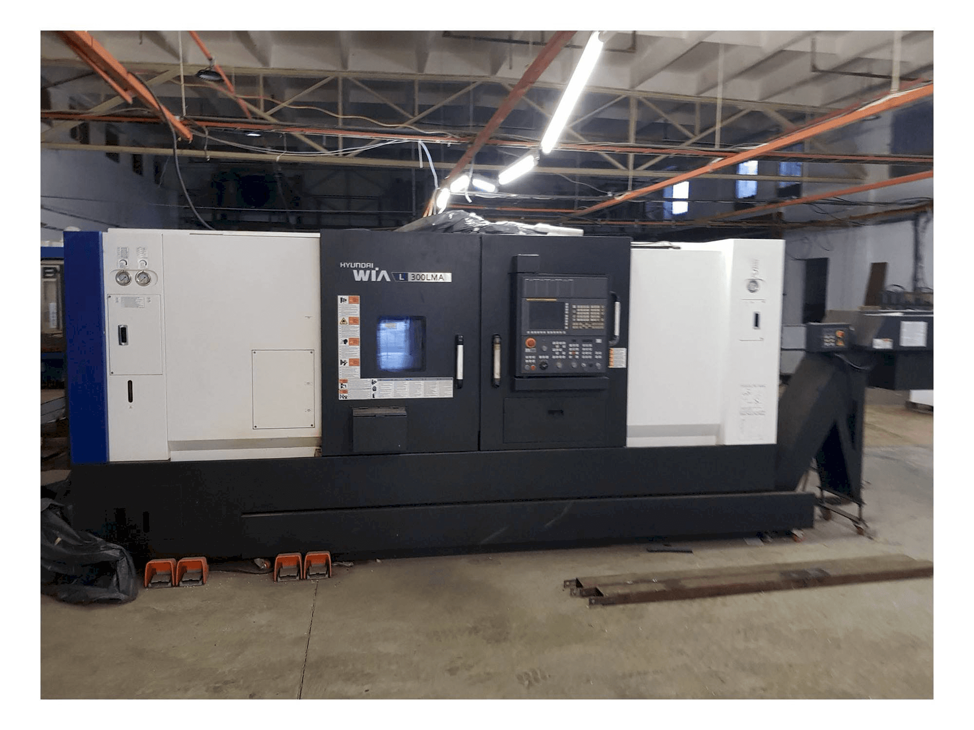 Koneen Hyundai Wia L300LMA etunäkymä