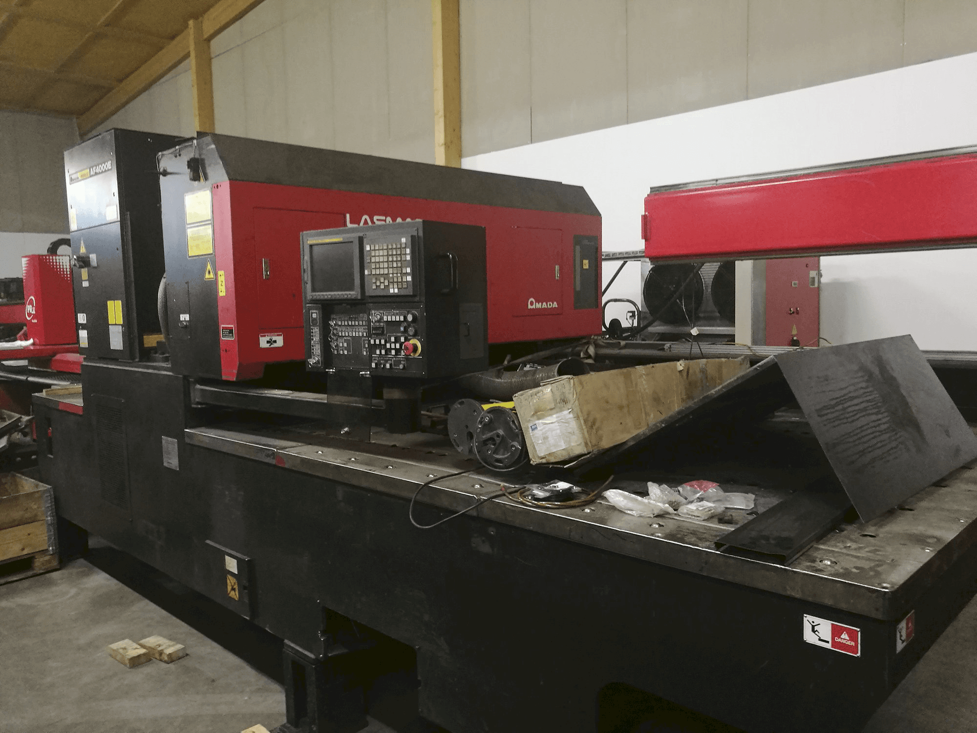 Koneen AMADA oikea näkymä LC 2415 α3
