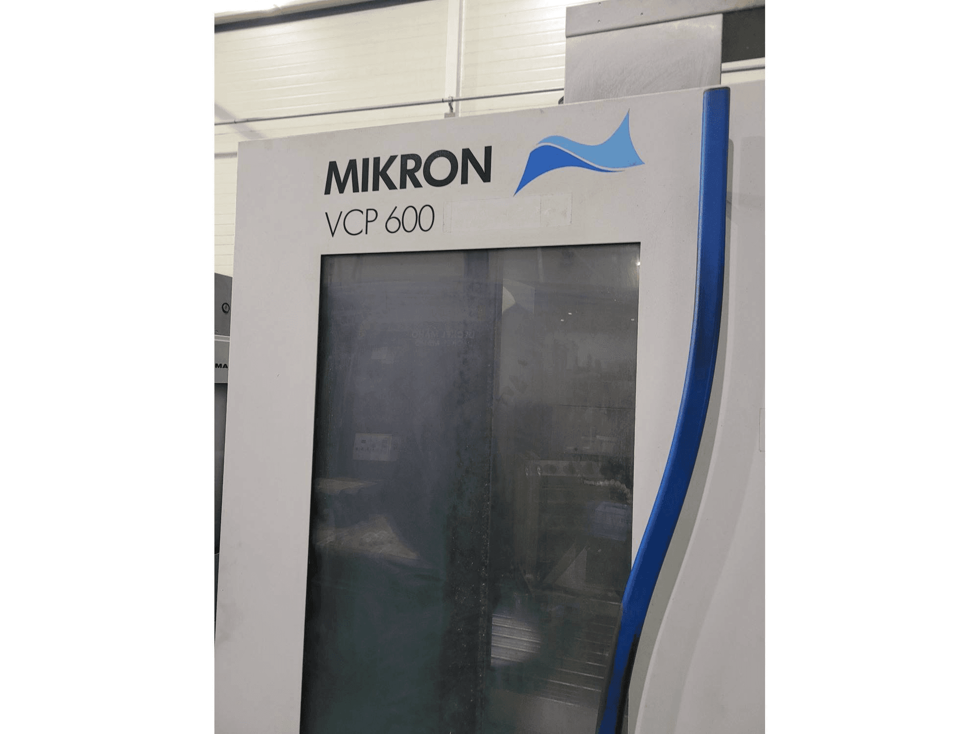 Koneen MIKRON VCP 600 etunäkymä