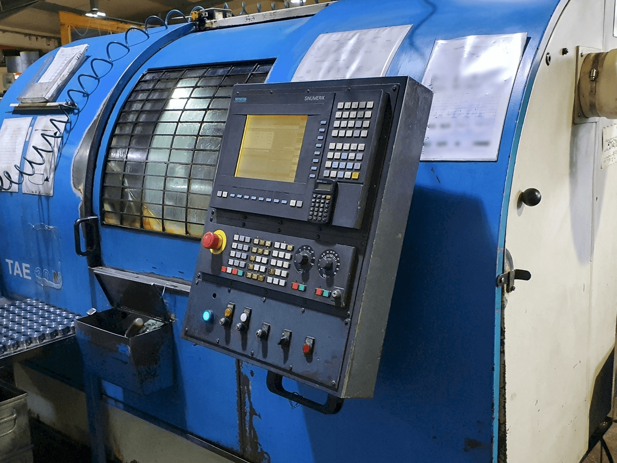 Koneen AFM TAE-30N etunäkymä