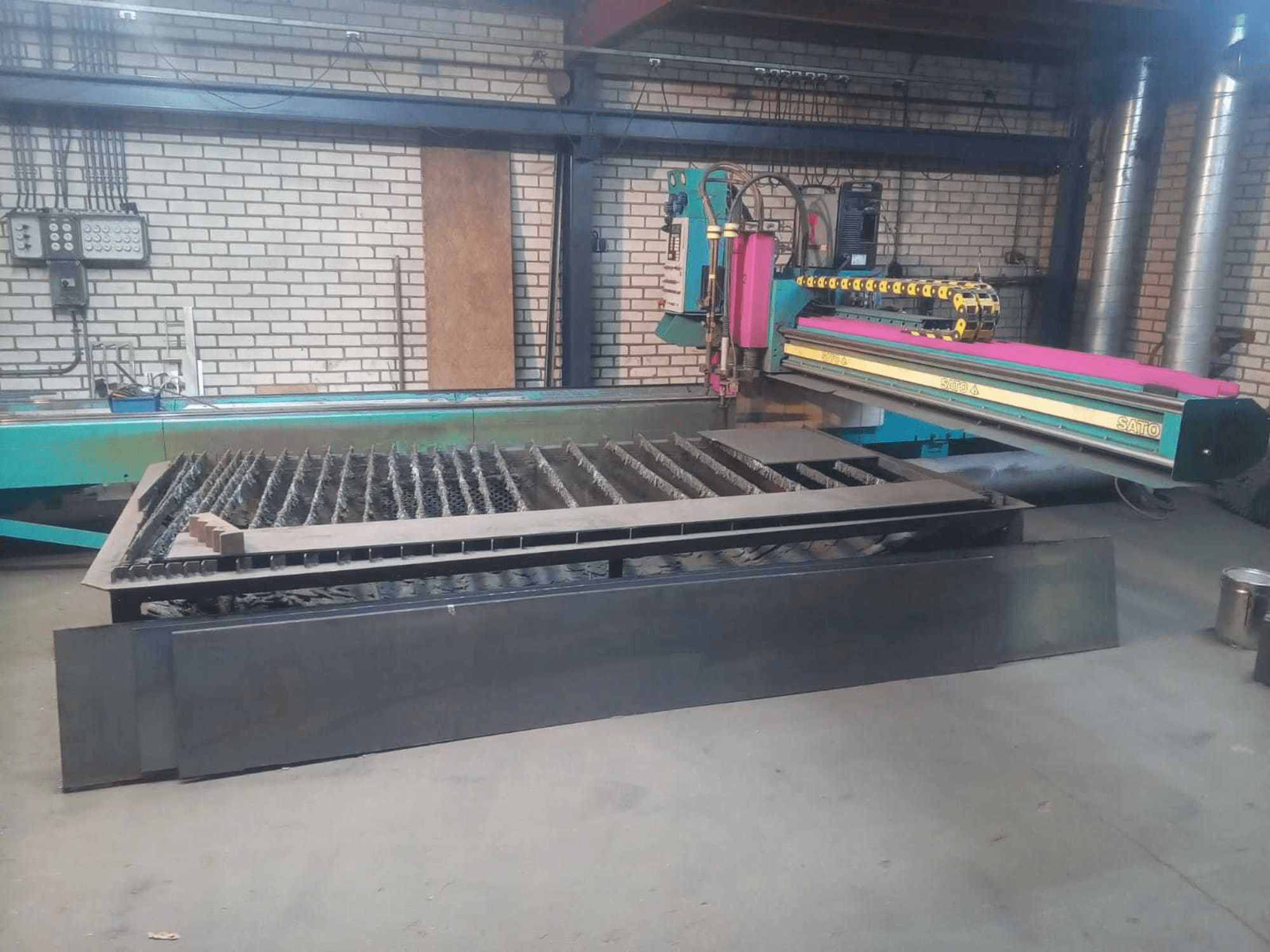 Koneen SATO SATRONIK C2500 etunäkymä