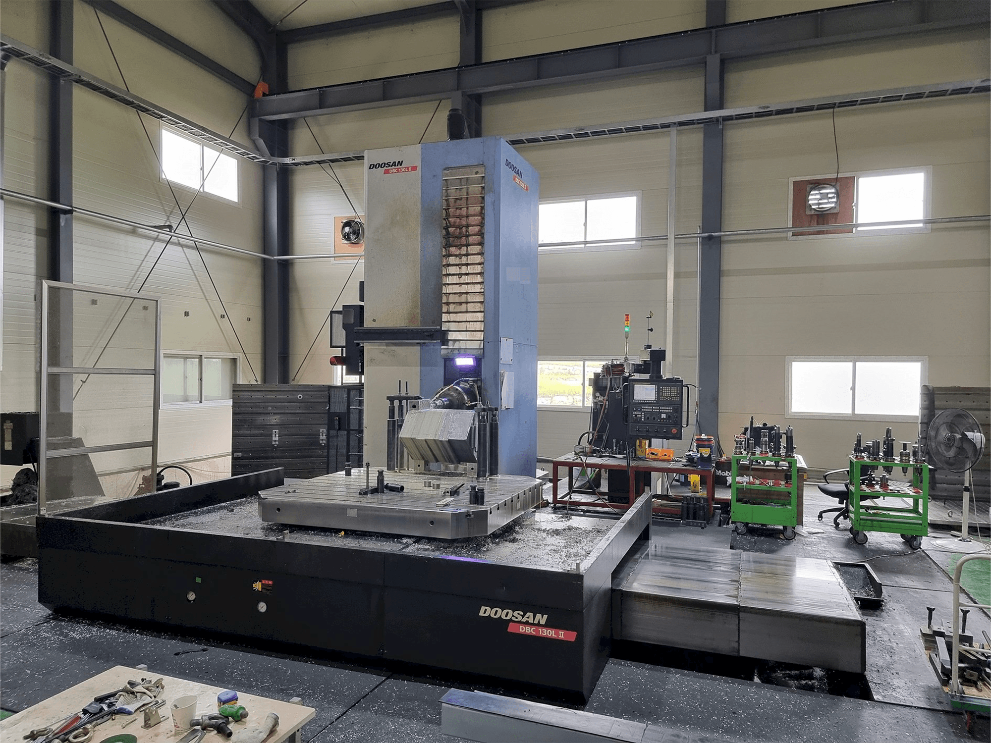 Koneen Doosan DBC 130L II etunäkymä