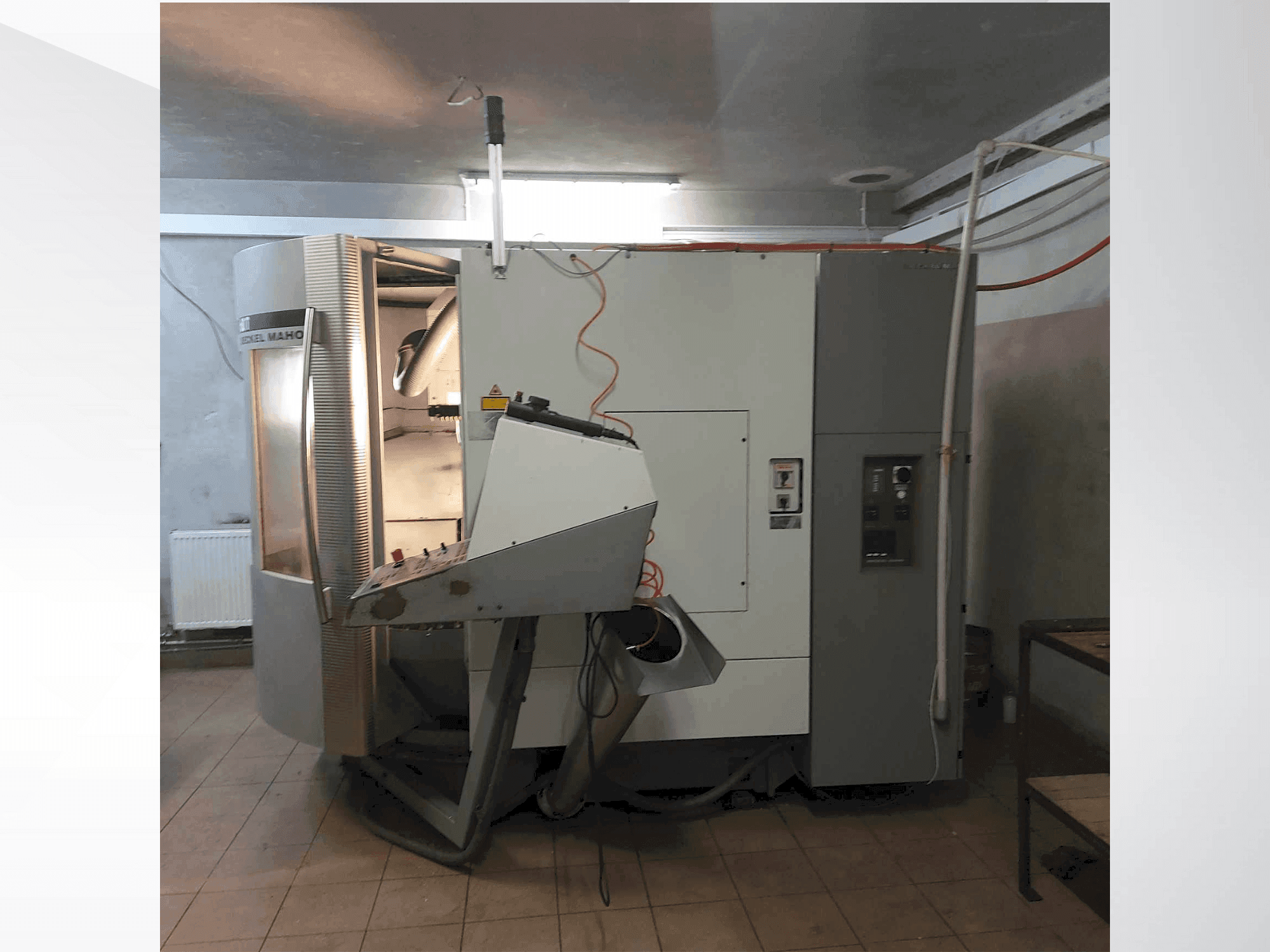 Koneen DECKEL MAHO DMU 60 T etunäkymä