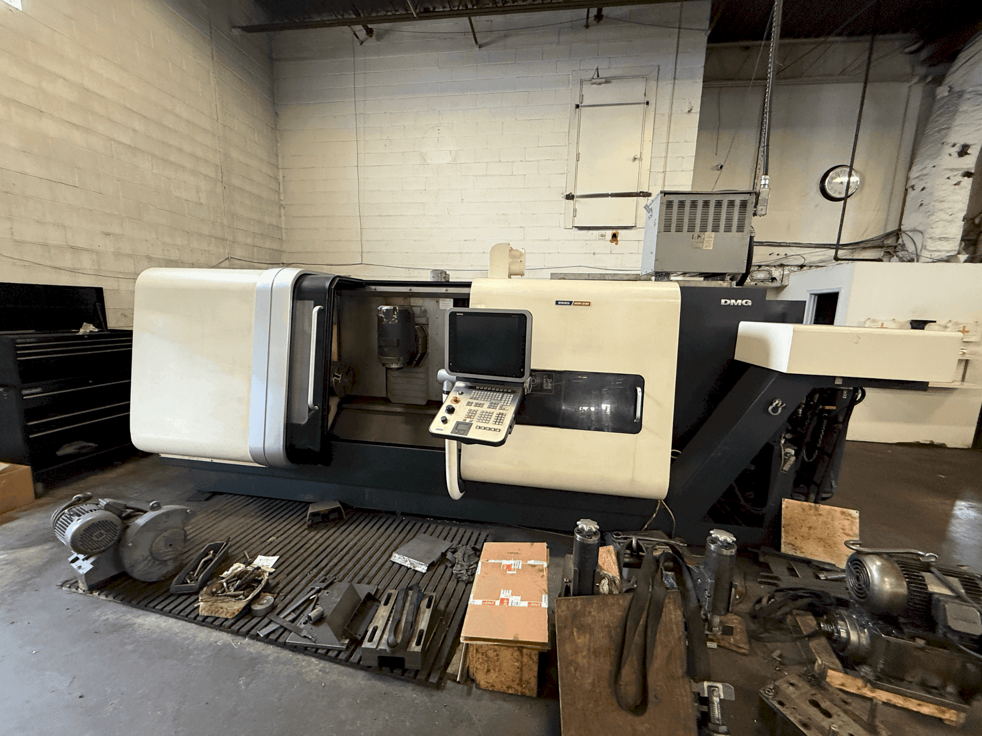 Koneen DMG CTX Beta 1250 TC etunäkymä