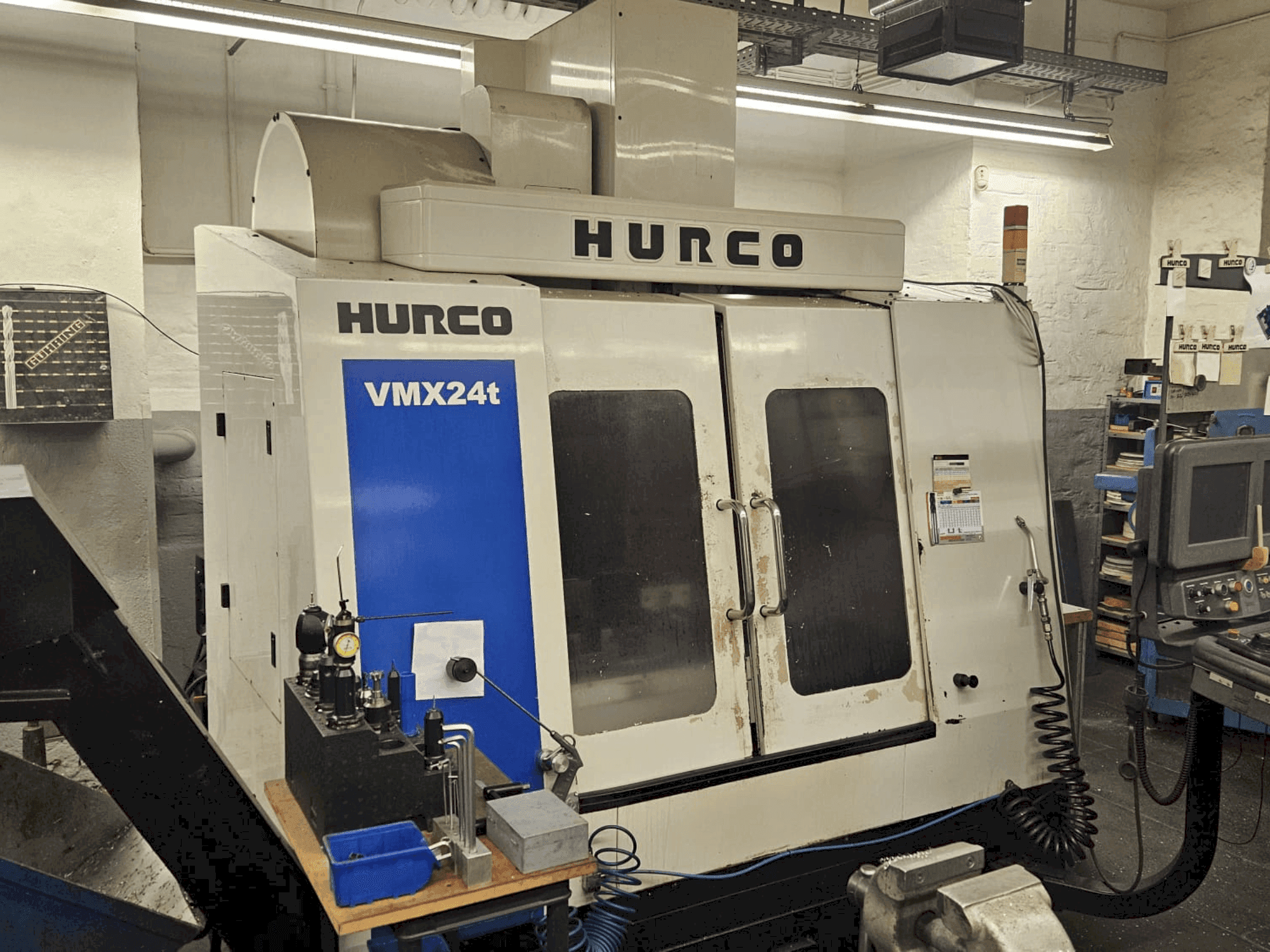 Koneen Hurco VMX 24t etunäkymä