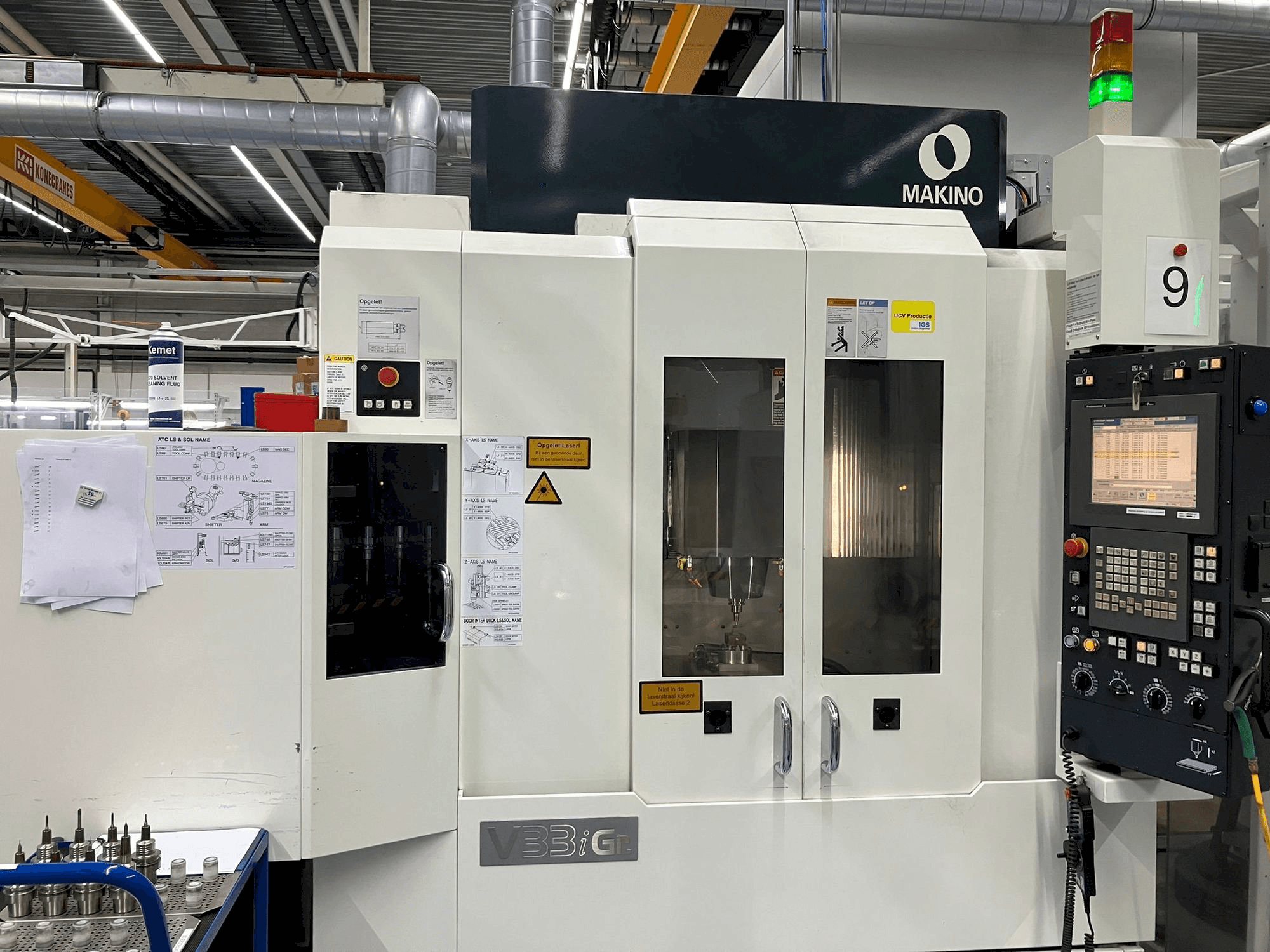 Koneen Makino V33i Graphite etunäkymä