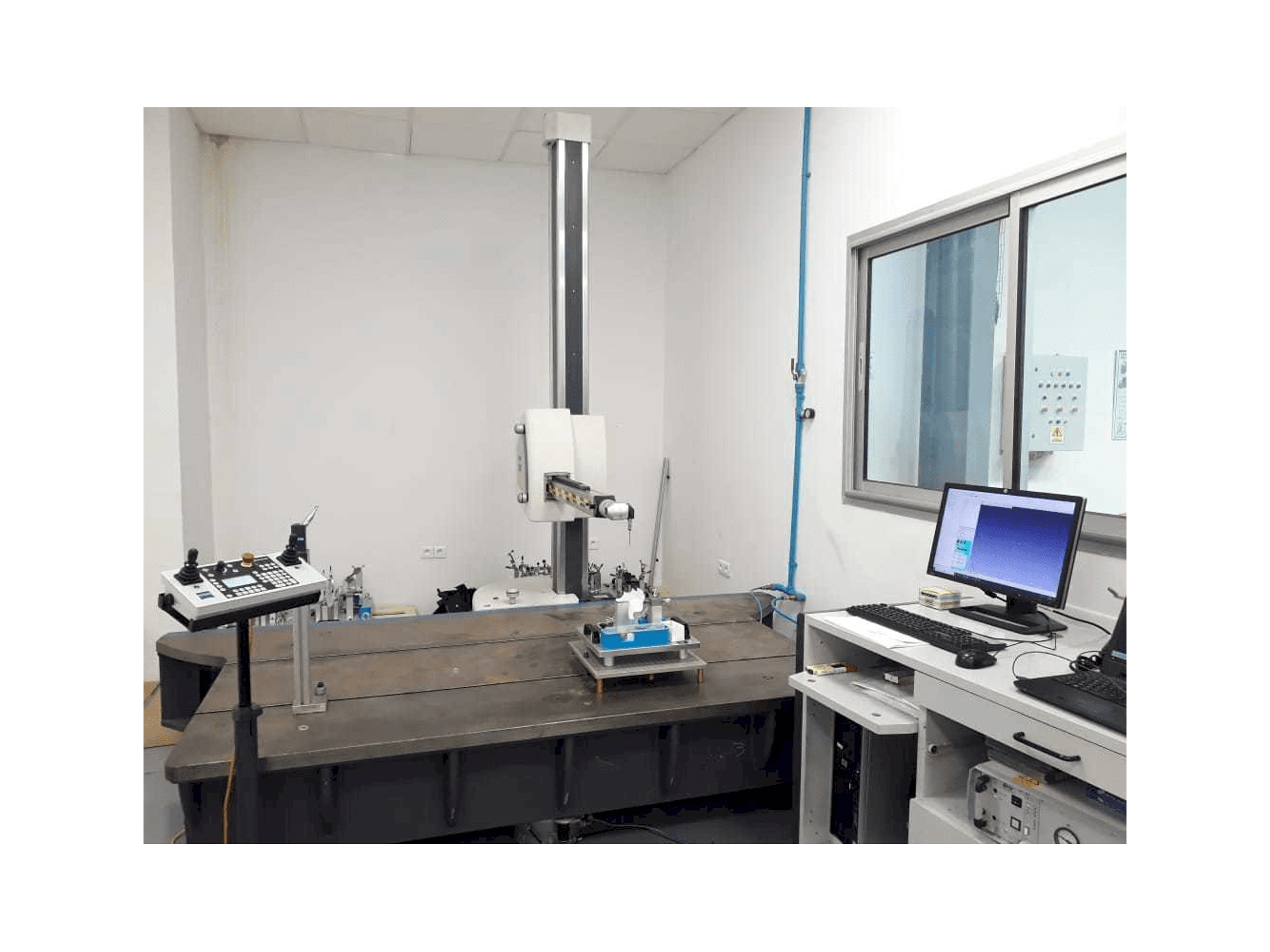 Koneen ZEISS Carmet CNC etunäkymä