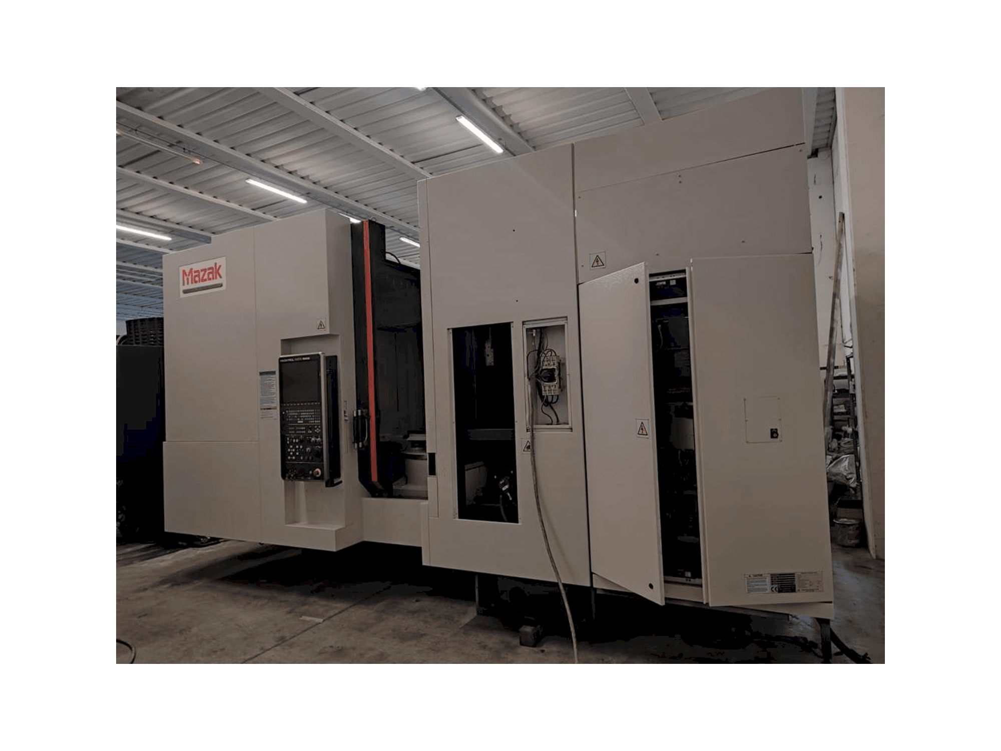 Koneen Mazak HCN 6000 etunäkymä