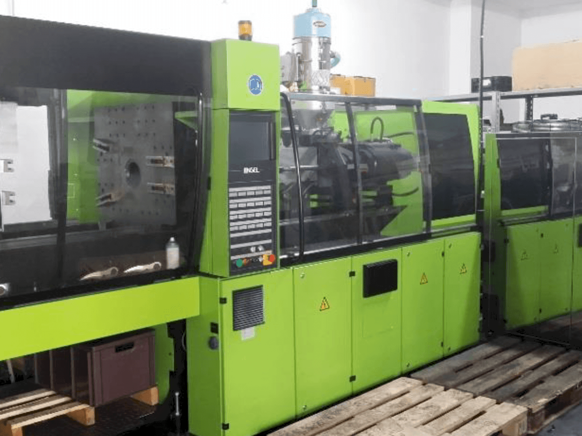 Koneen ENGEL VC 750/150 etunäkymä