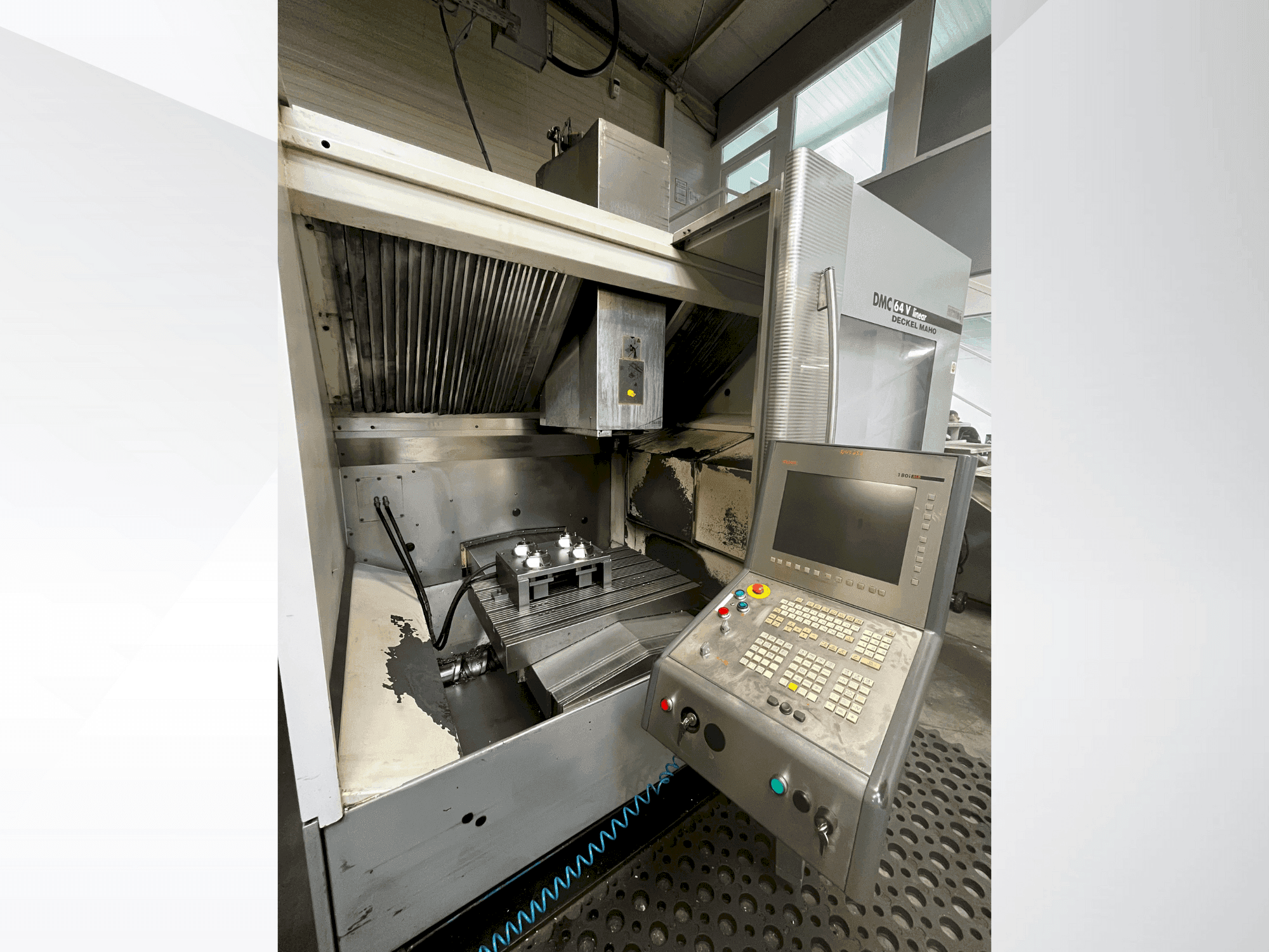 Koneen DMG DECKEL MAHO DMC 64V linear etunäkymä