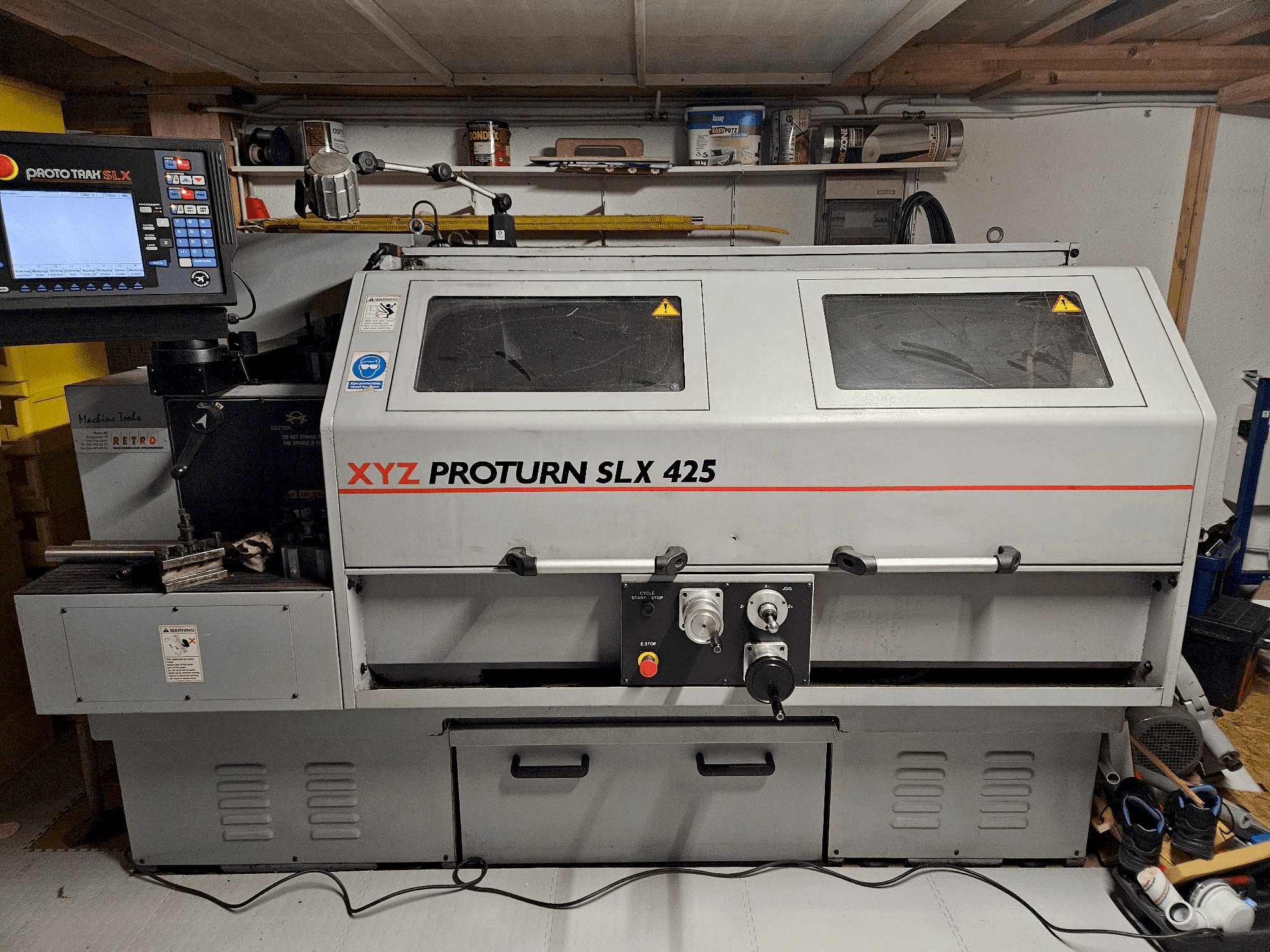 Koneen XYZ Proturn SLX 425 etunäkymä