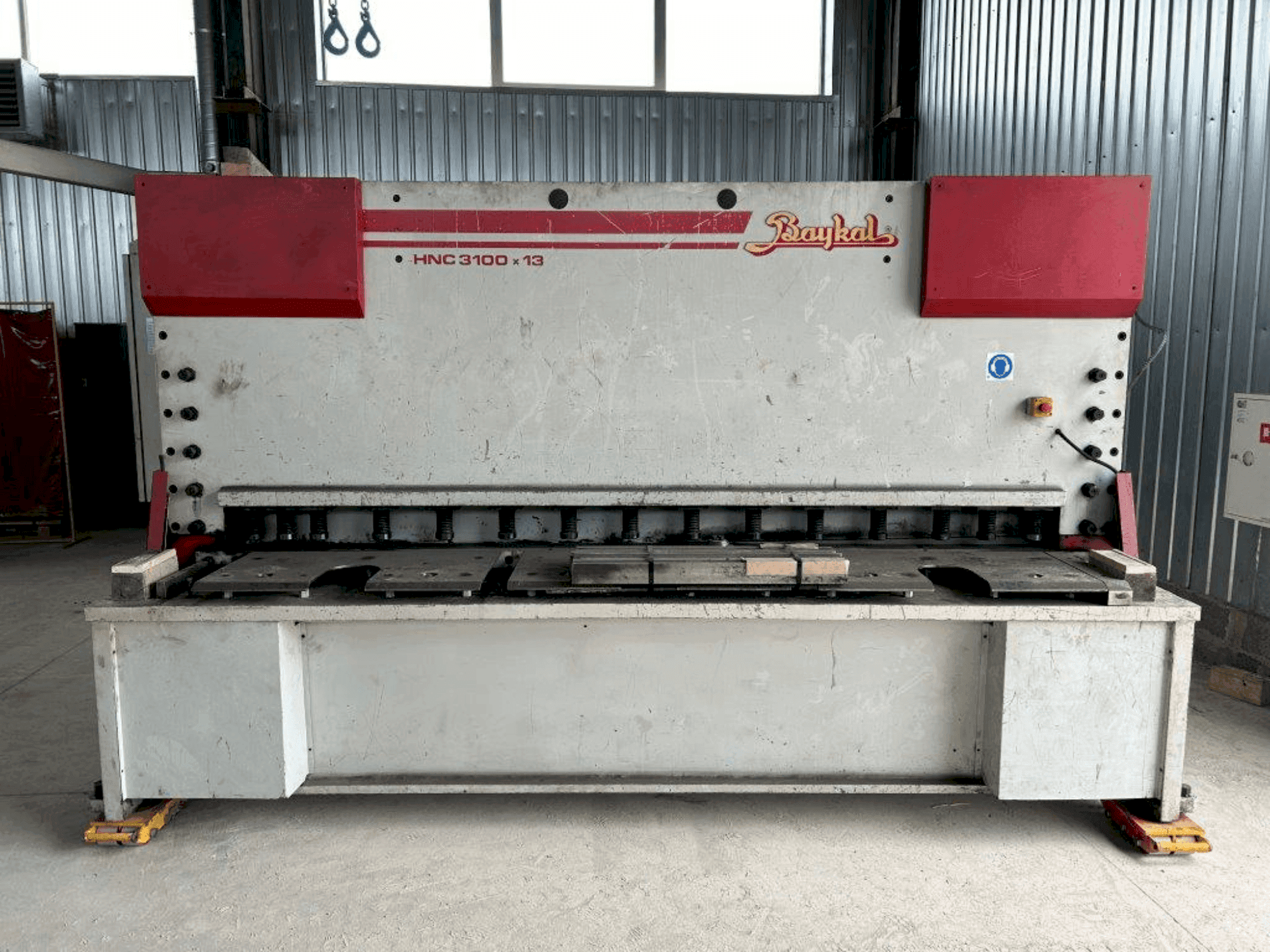 Koneen Baykal HNC 3100x13 etunäkymä