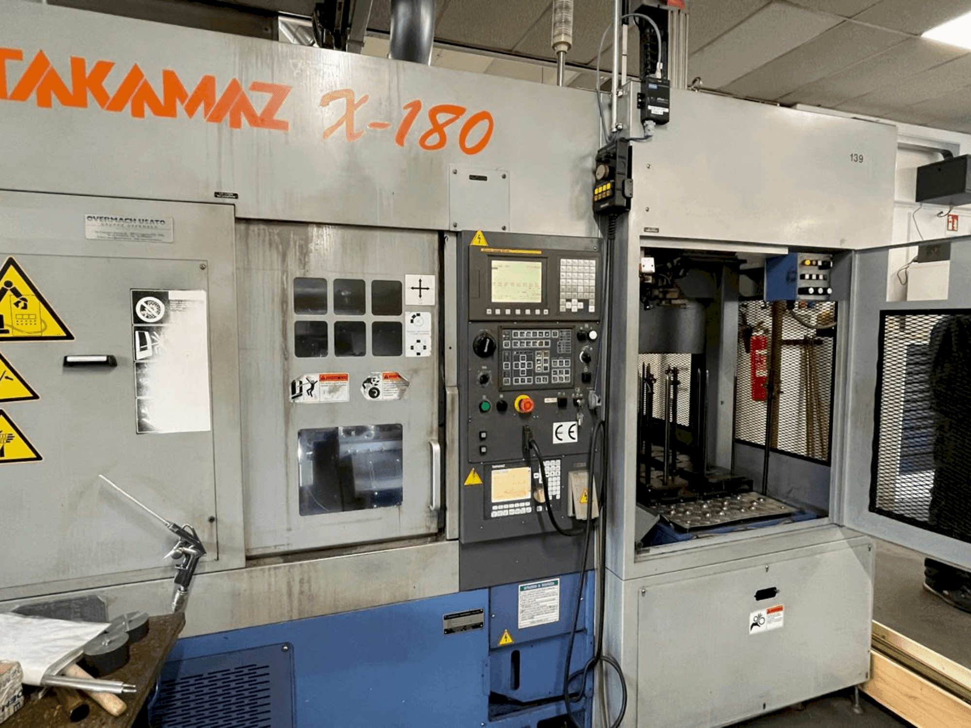 Koneen Takamaz X-180 etunäkymä