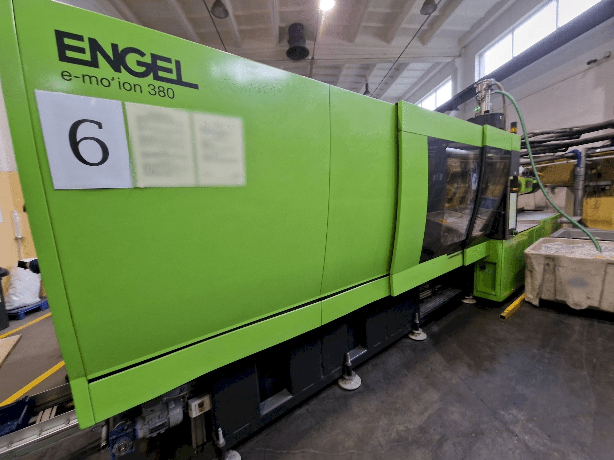 Koneen Engel e-motion 2440/380 T etunäkymä