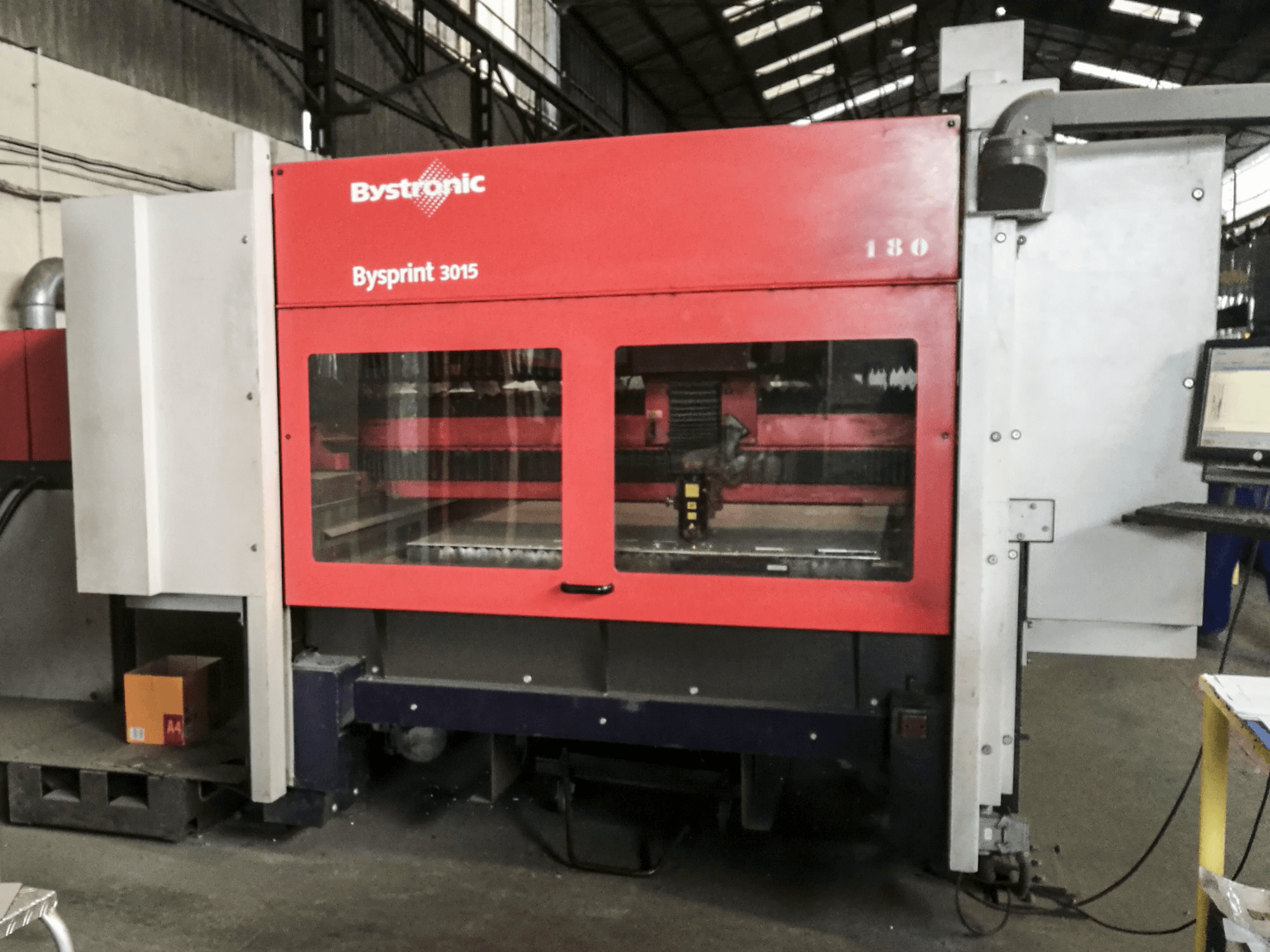 Koneen Bystronic etunäkymäBySprint 3015