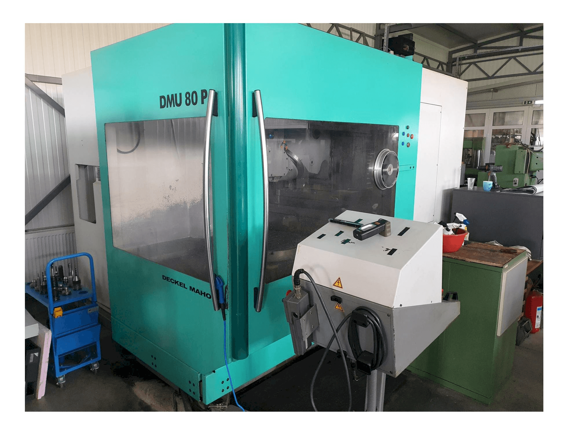 Koneen DECKEL MAHO DMU 80 P etunäkymä