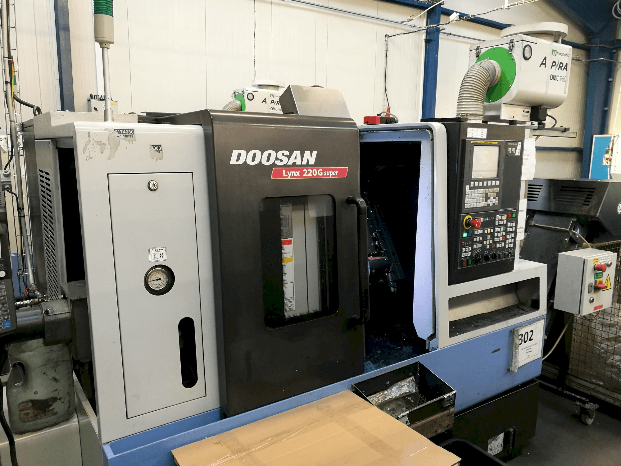 Koneen Doosan Lynx 220GA etunäkymä