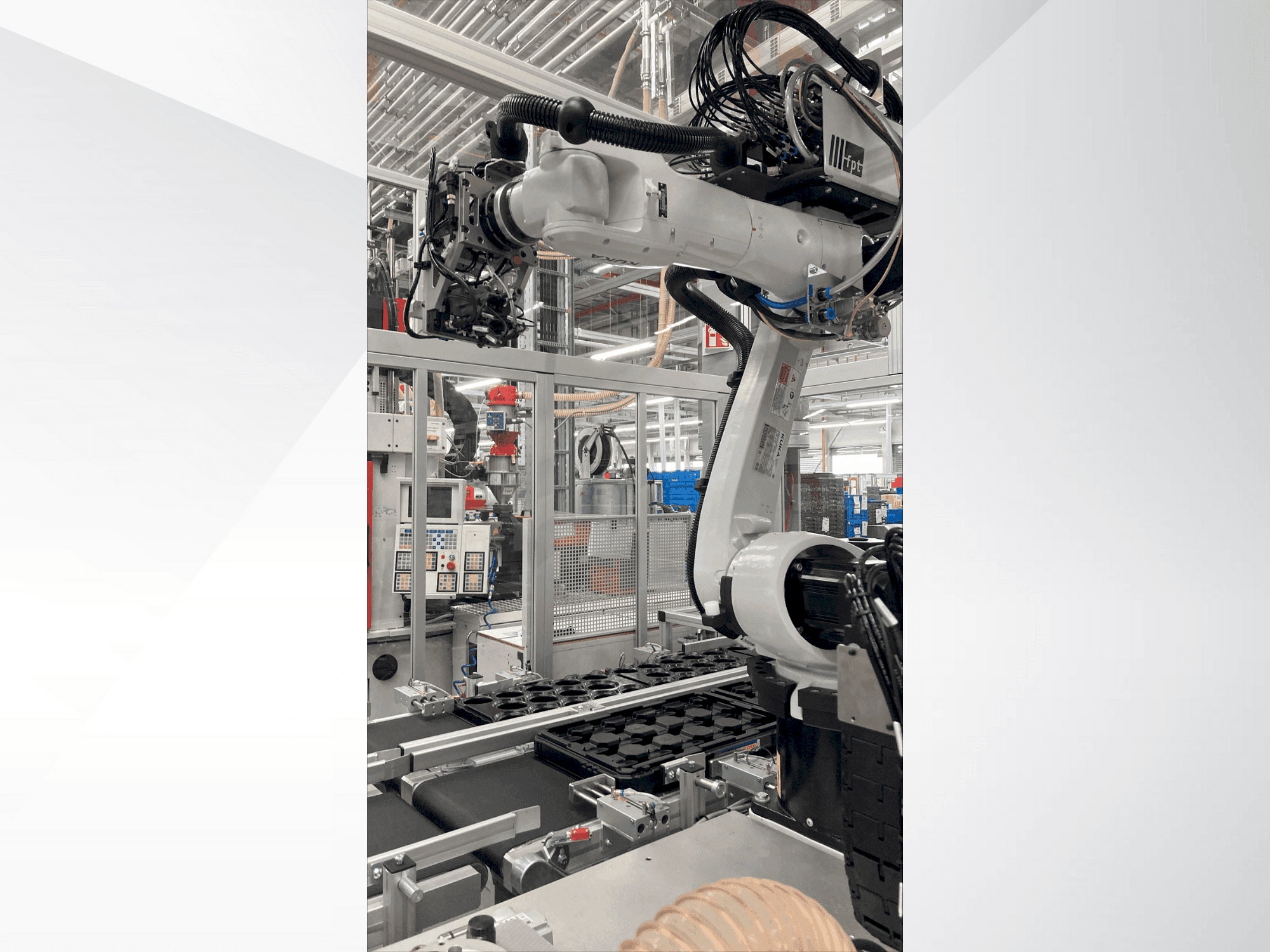 Koneen KUKA KR 10 R1440-2 etunäkymä