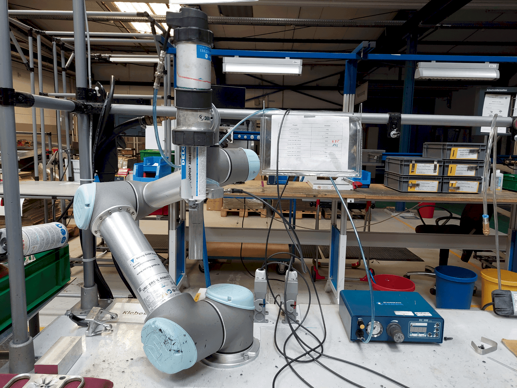 Koneen Universal Robots UR5 etunäkymä