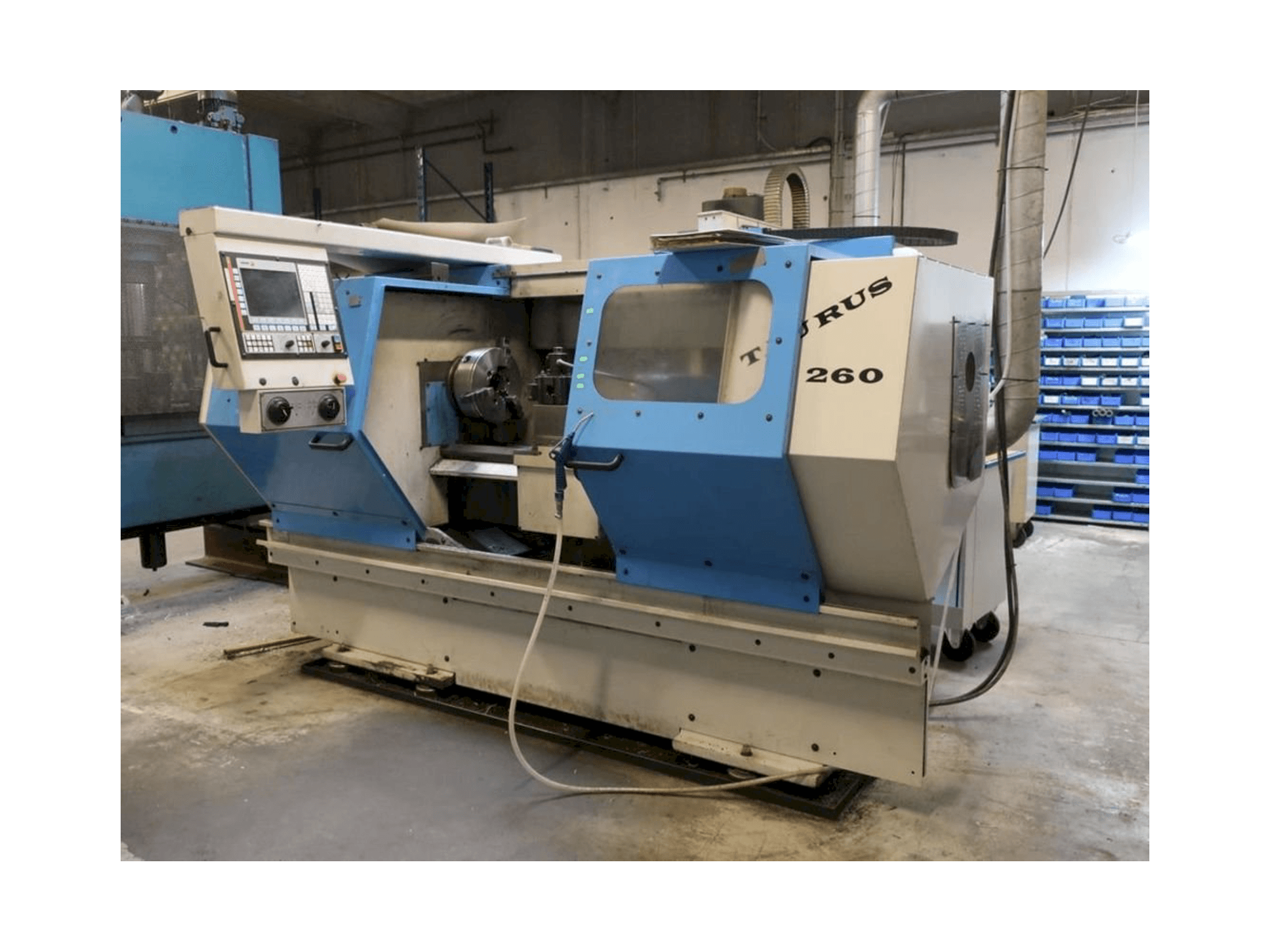 Koneen Pinacho Taurus 260 etunäkymä