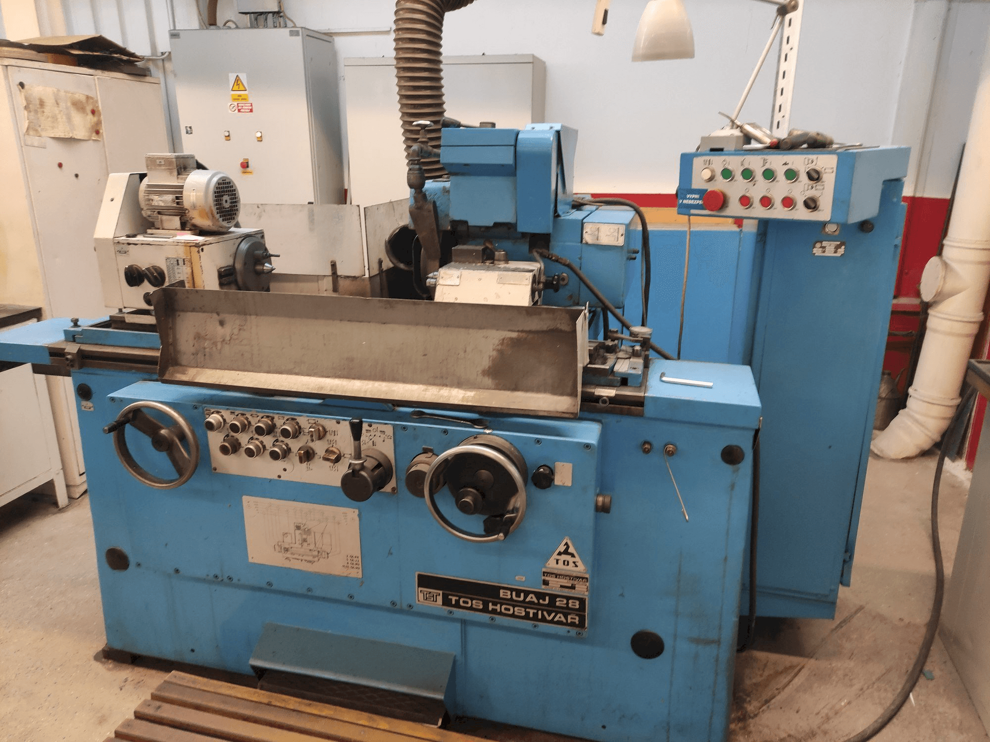 Koneen TOS BUAJ 28 etunäkymä