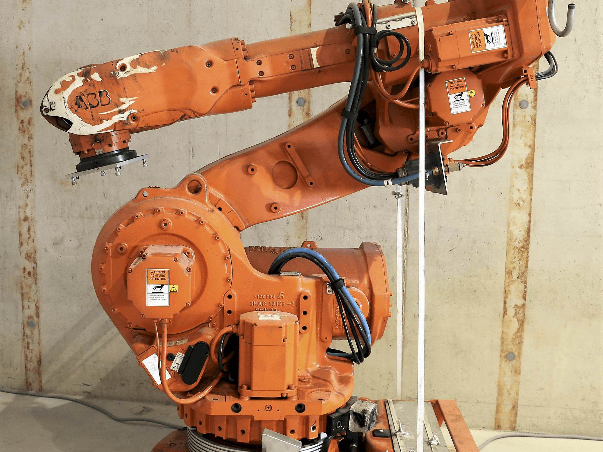 Koneen ABB etunäkymä 6600