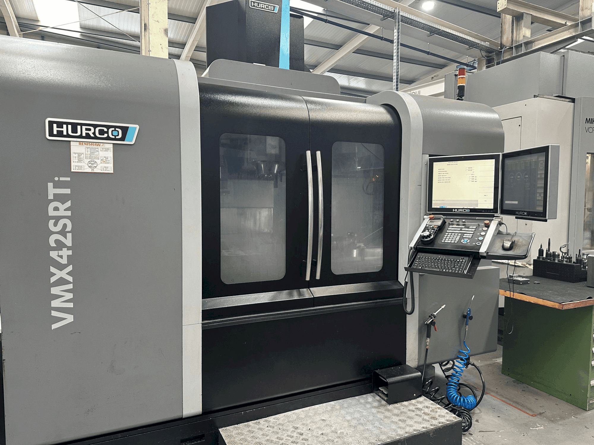 Koneen Hurco VMX 42 SRTi etunäkymä
