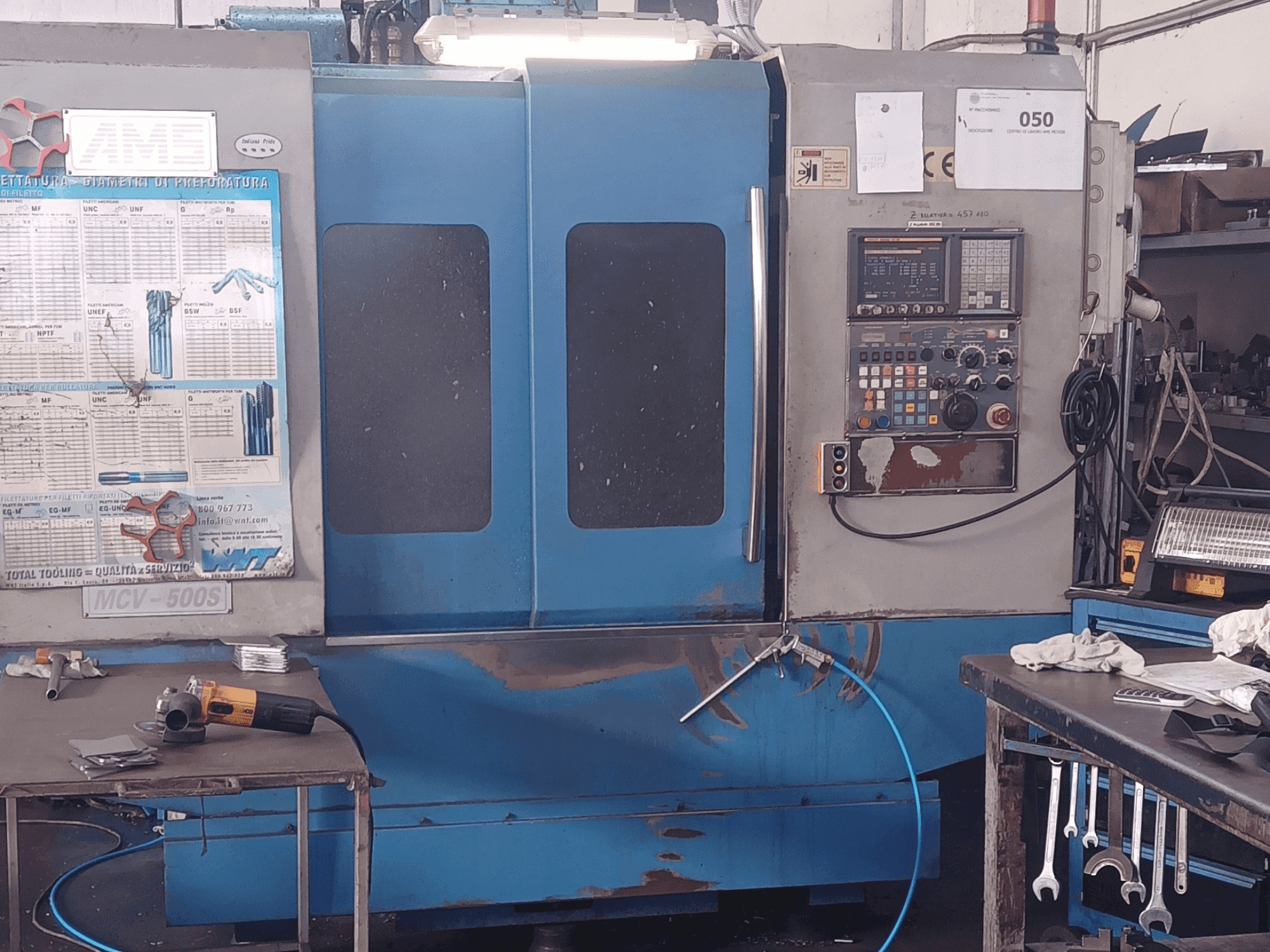 Koneen MORI SEIKI MCV 500 etunäkymä