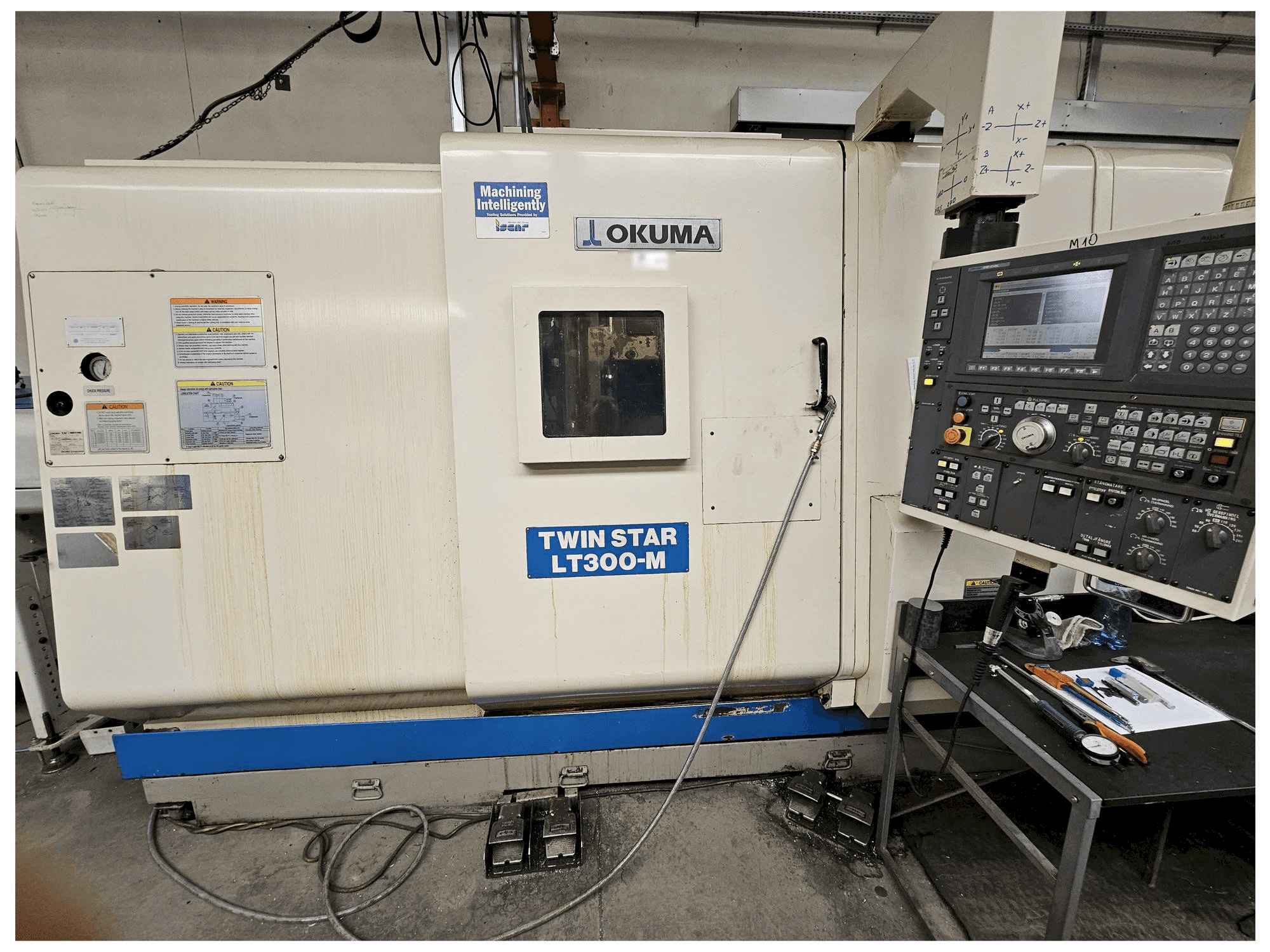 Koneen Okuma LT300-M etunäkymä