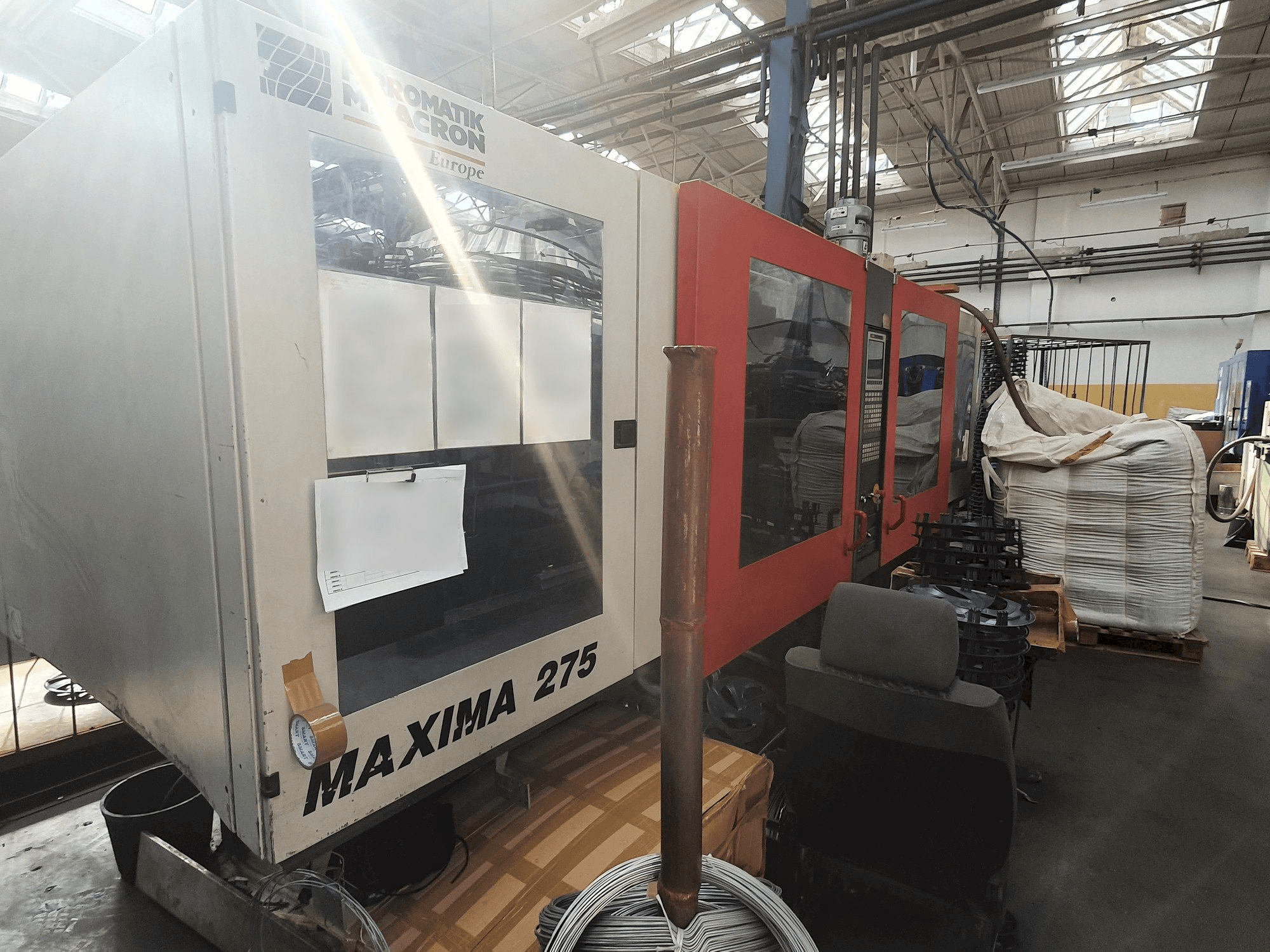 Koneen FERROMATIK MILACRON MV 275 etunäkymä