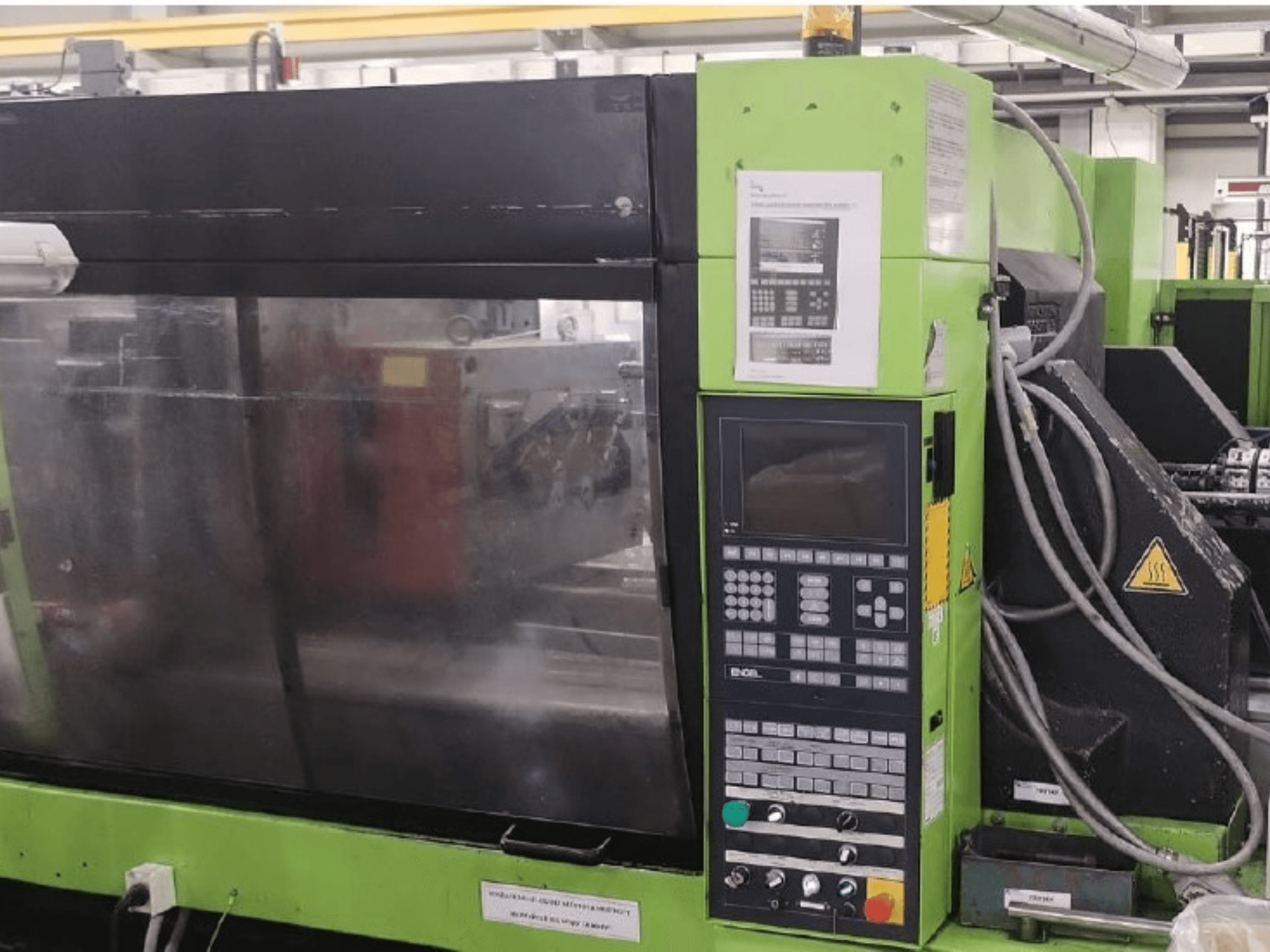 Engel ES 1050/275 HL-V -hydraulinen ruiskuvalukone, sivukuva, jossa näkyvät ohjauspaneeli ja käyttöyksityiskohdat.