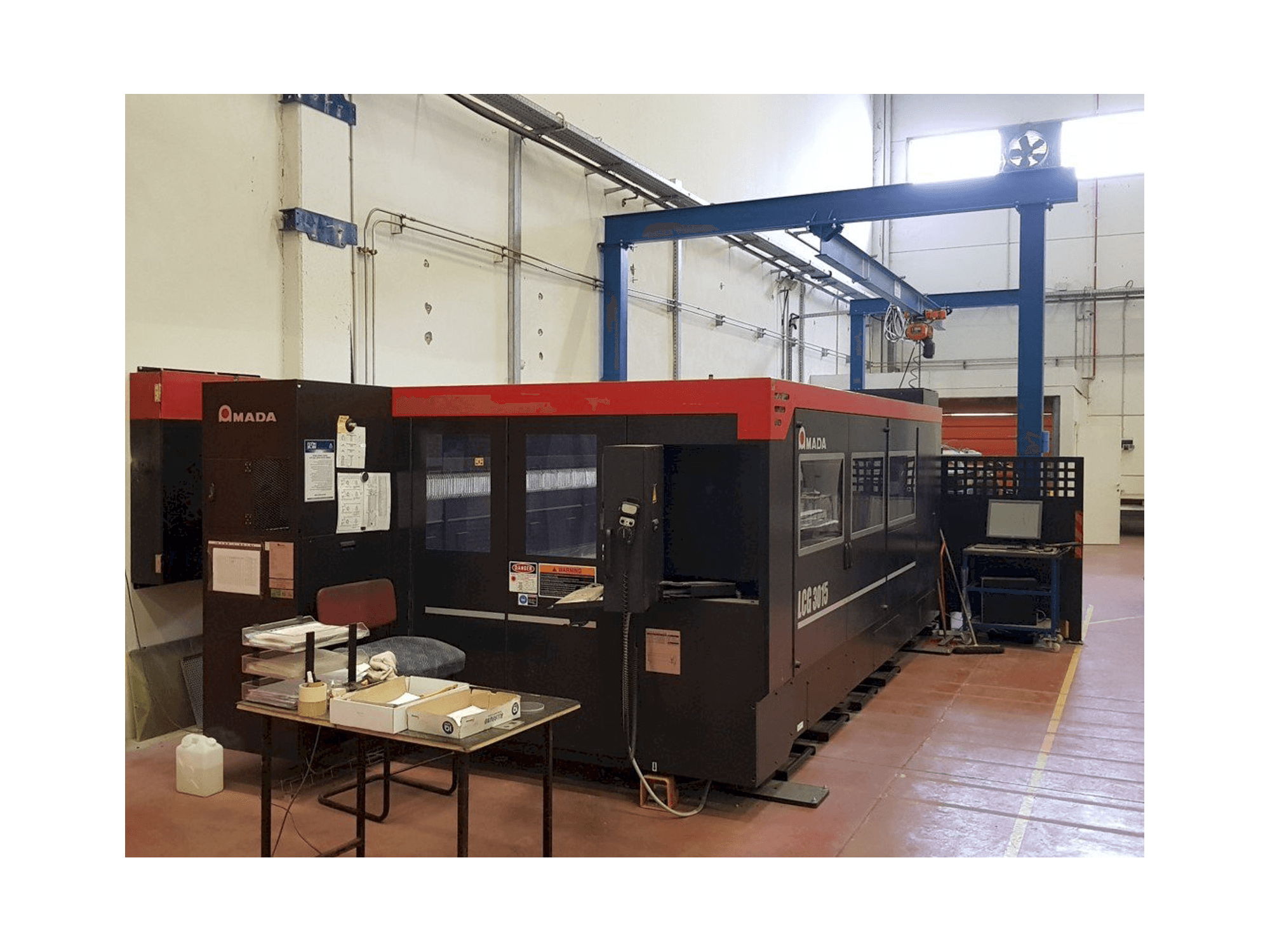 Koneen AMADA Lcg 3015 etunäkymä