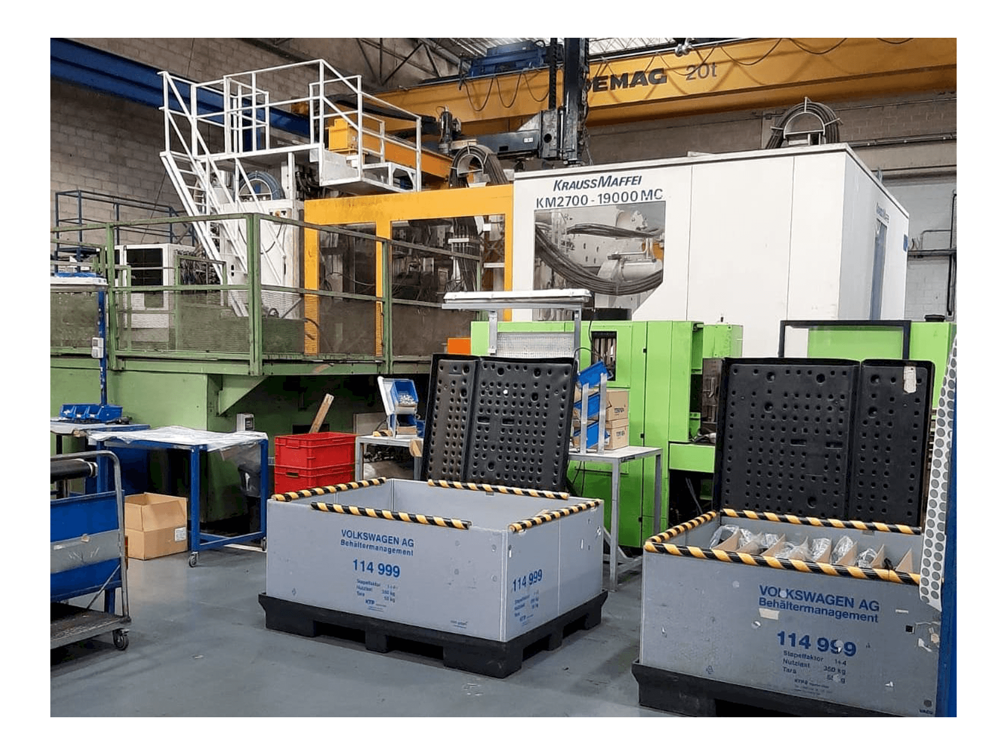 Koneen Krauss Maffei 2700/19000 MC etunäkymä