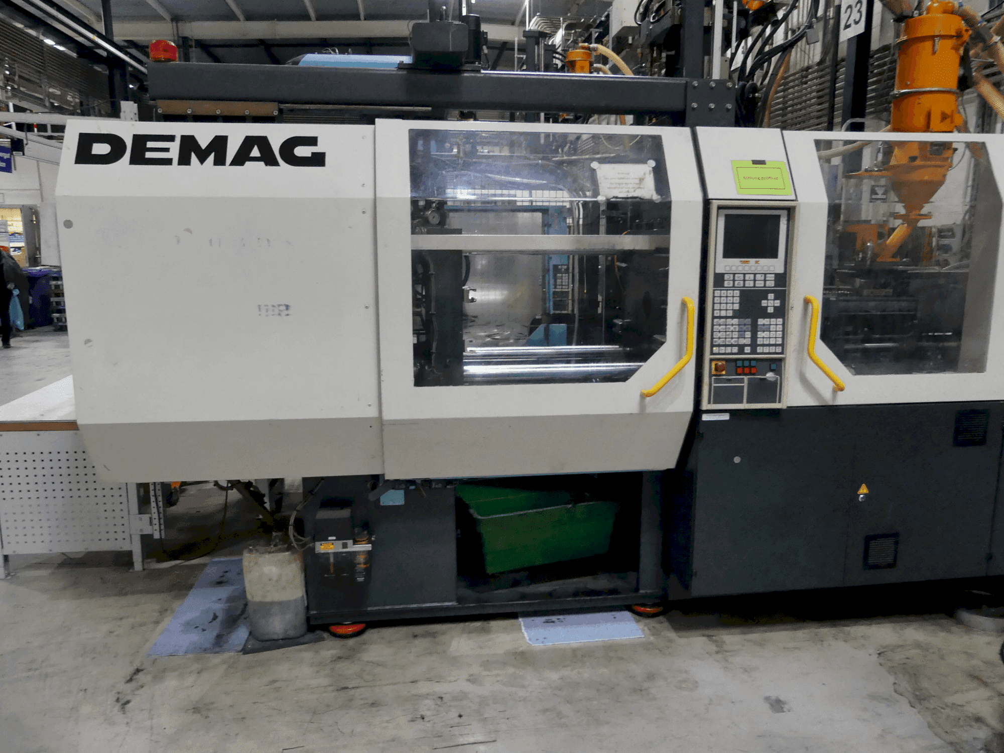 Koneen DEMAG D125-320h/120v etunäkymä