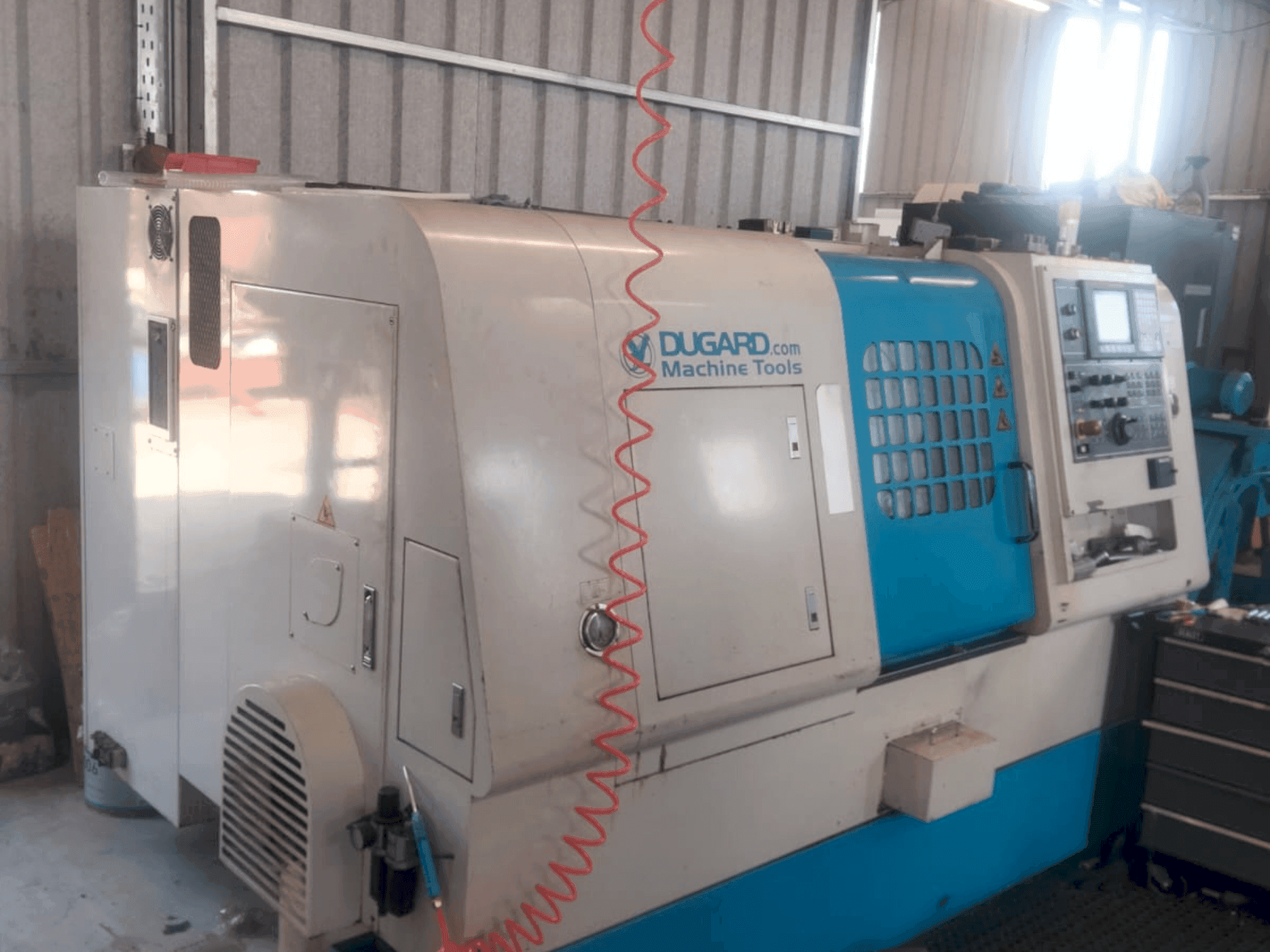 Koneen Dugard Eagle 200 etunäkymä