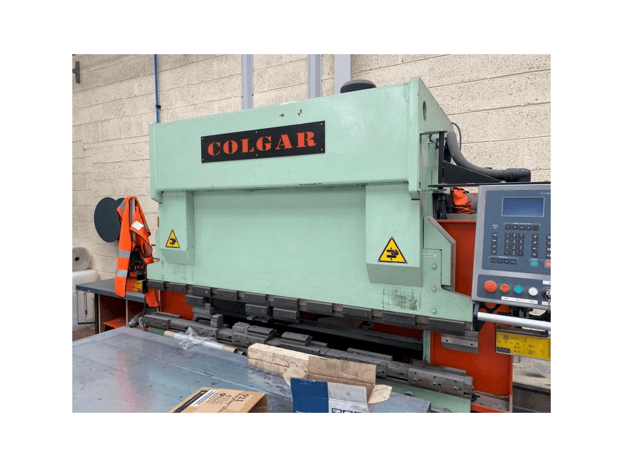 Koneen Colgar PI 316/21 etunäkymä