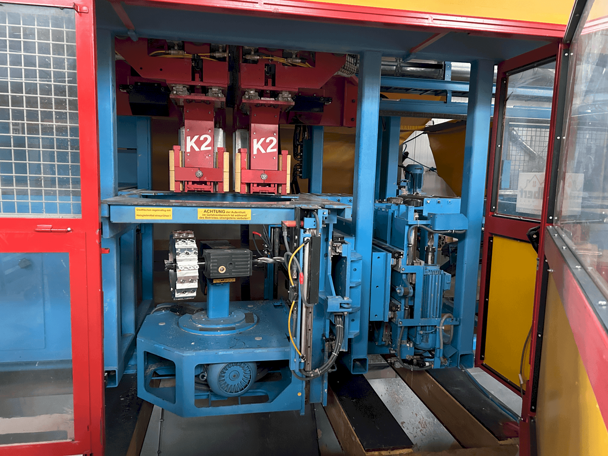 Koneen HUNDEGGER K2-5-450 etunäkymä