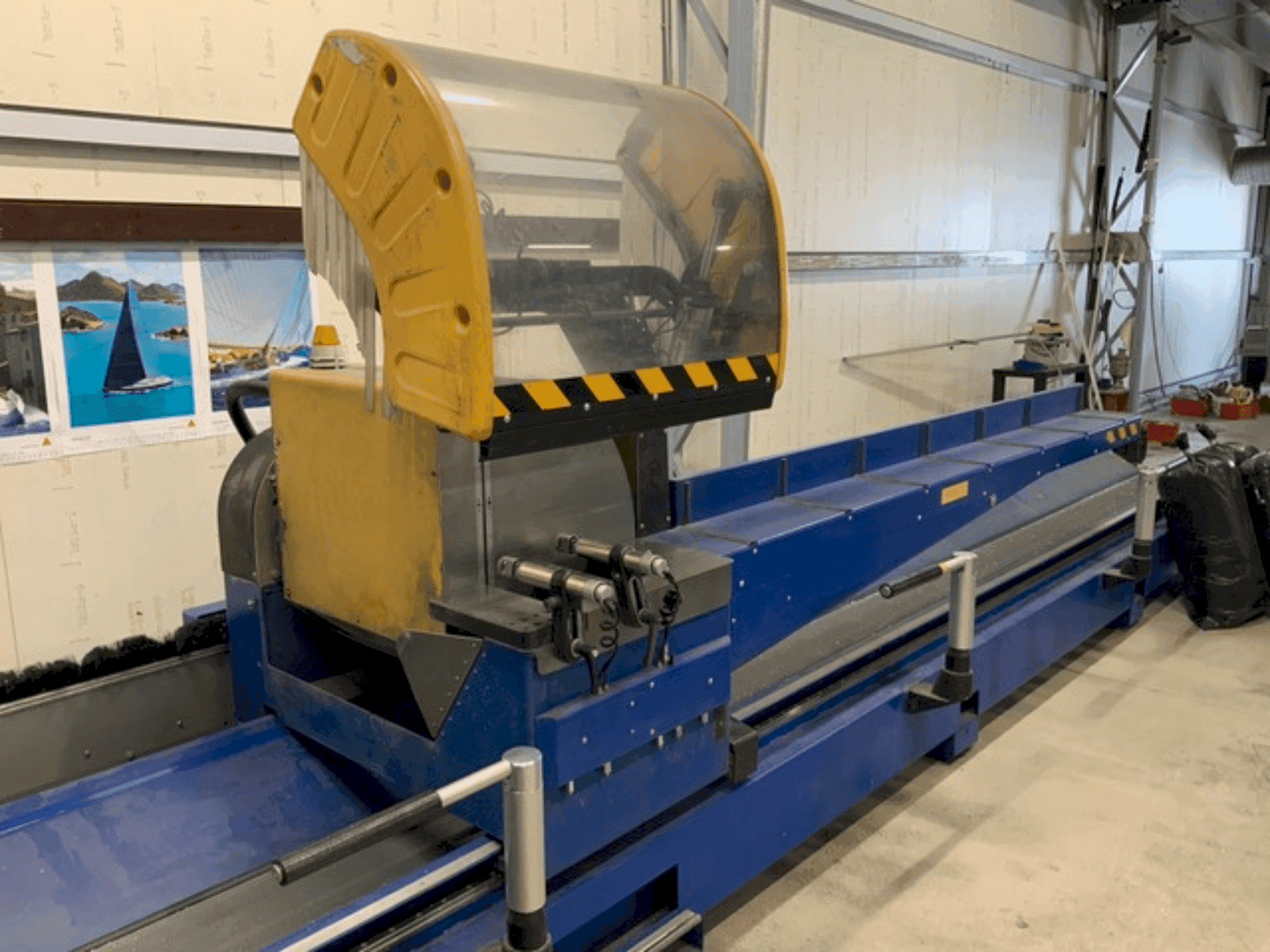 Koneen SCHÜCO PDG e-Cut 600 etunäkymä