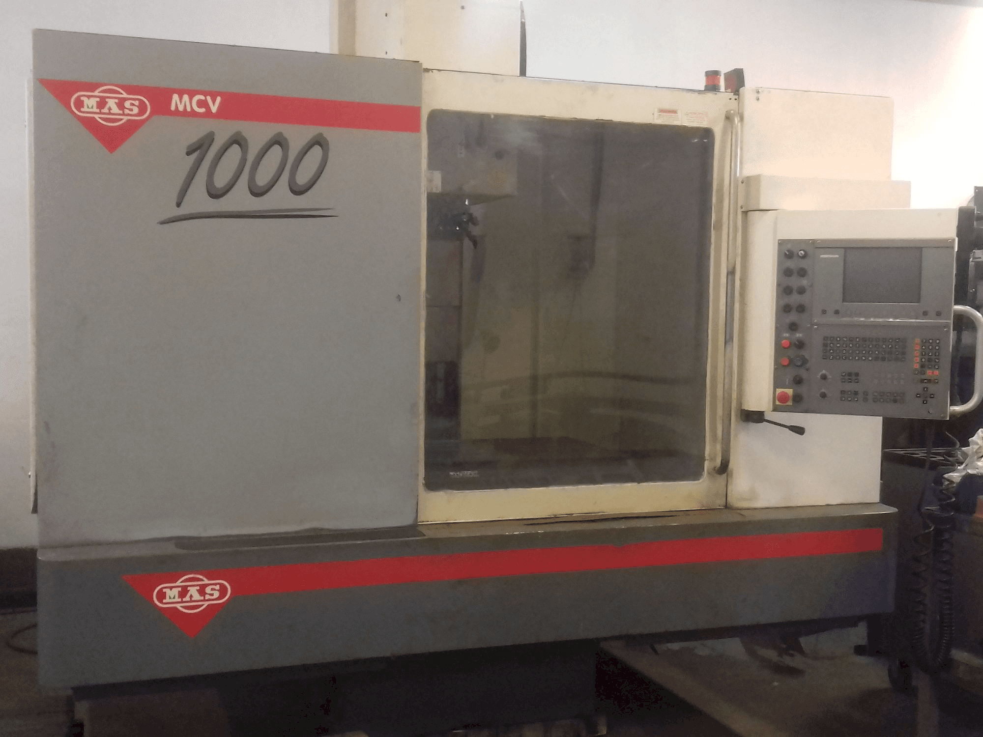 Koneen KOVOSVIT MAS MCV 1000 CNC etunäkymä