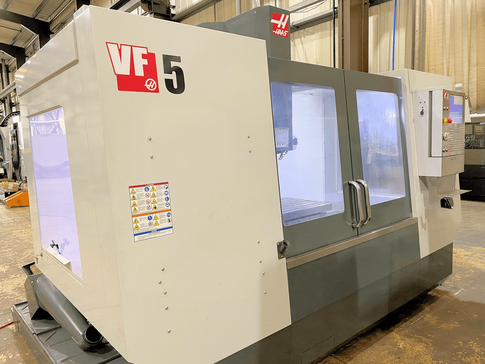 Koneen HAAS VF-5 etunäkymä