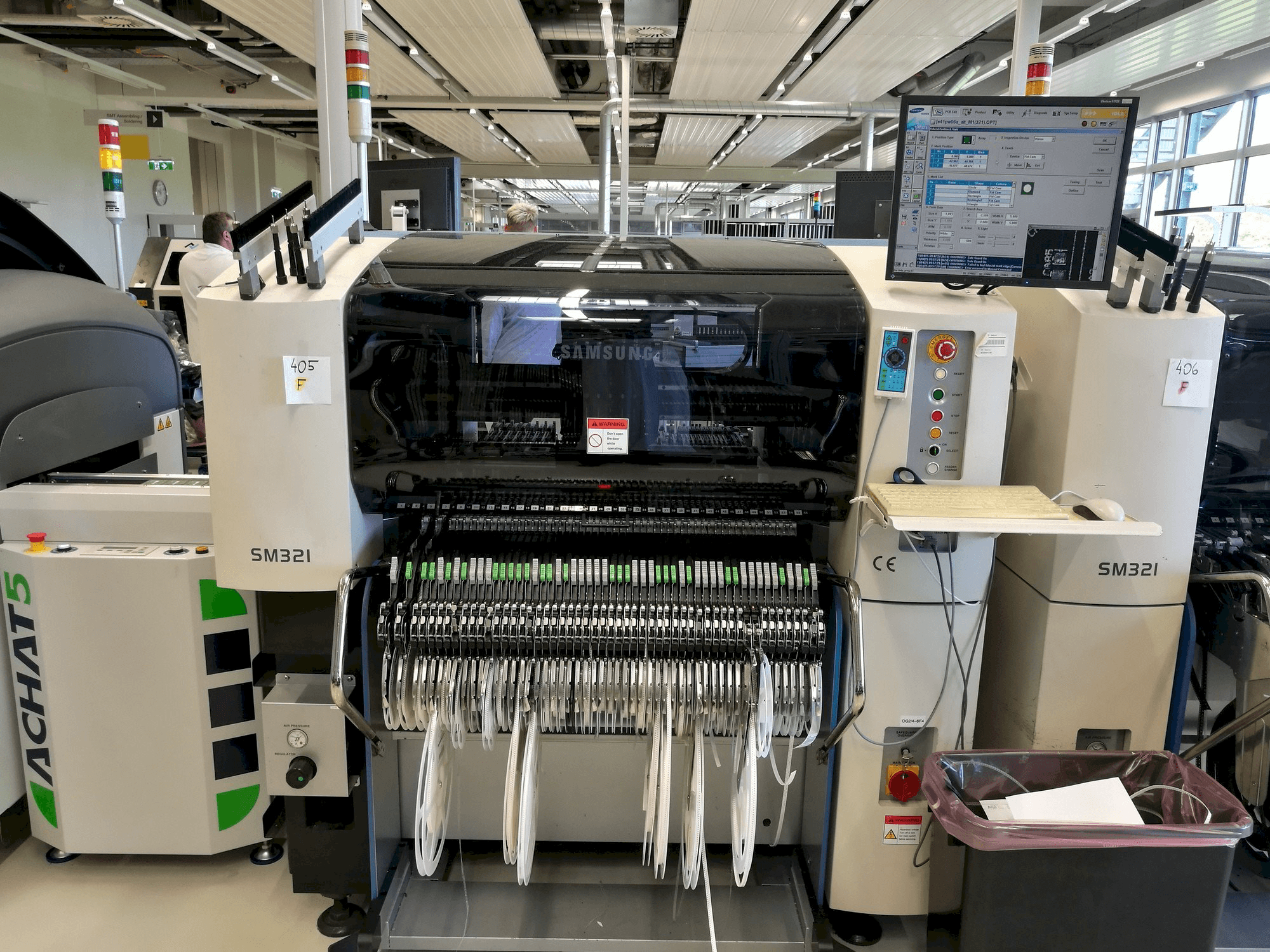 Koneen Samsung SM 321 etunäkymä