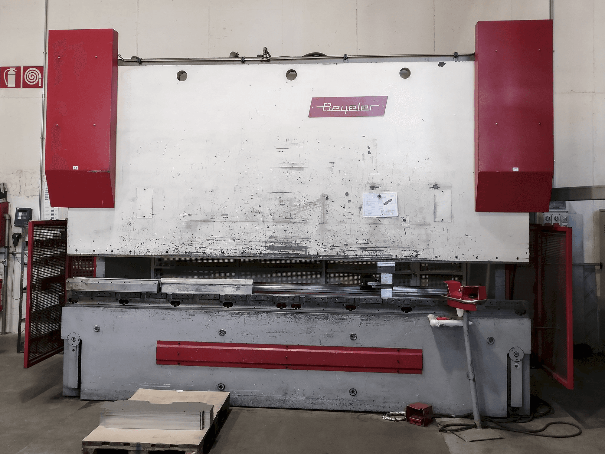 Koneen BEYELER etunäkymä PR6