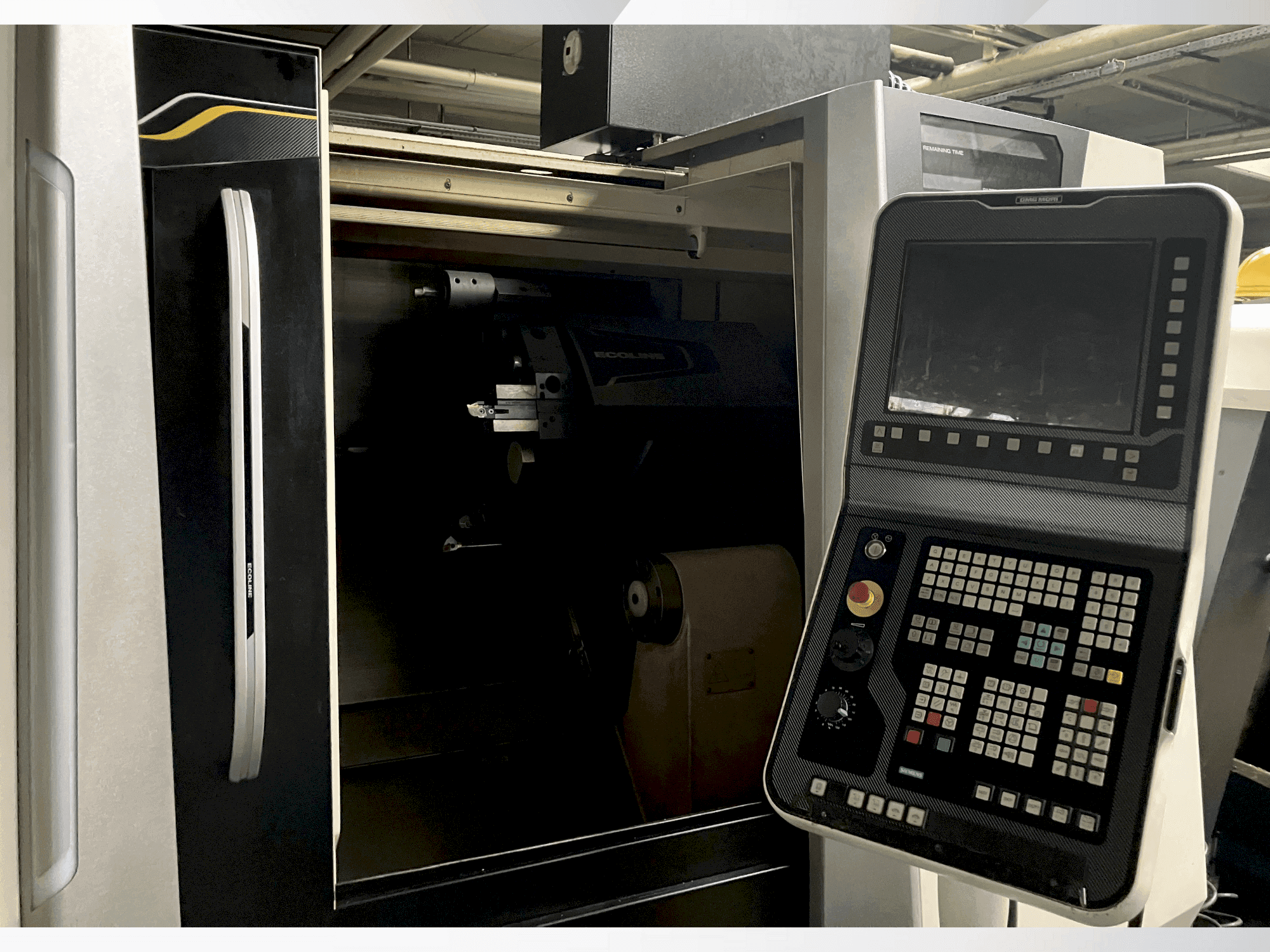 Koneen DMG MORI ecoTurn 450 V1 etunäkymä