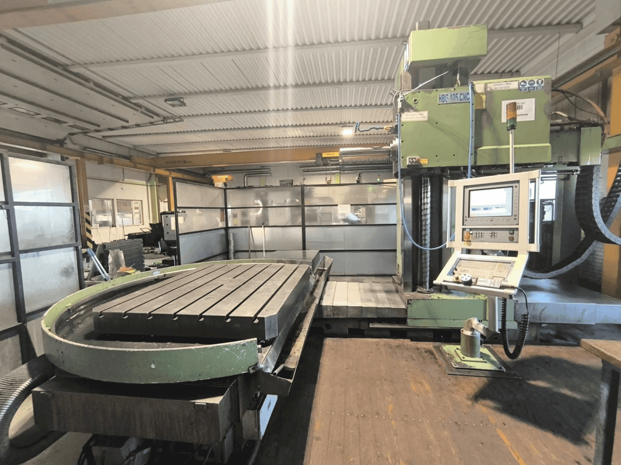 Koneen MONTAVAR HBG 105 CNC etunäkymä