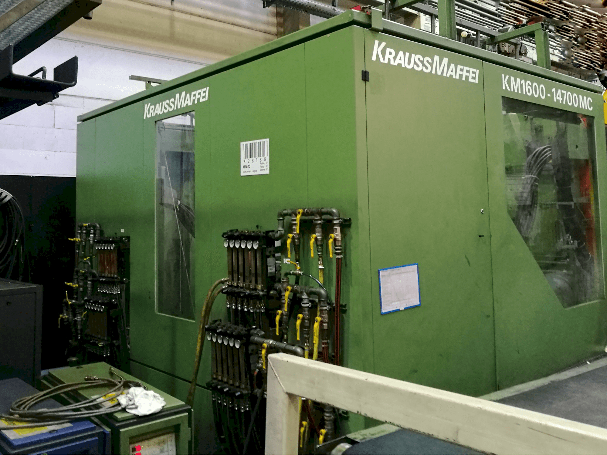 Koneen Krauss Maffei vasen näkymä KM 1600-14700 MC
