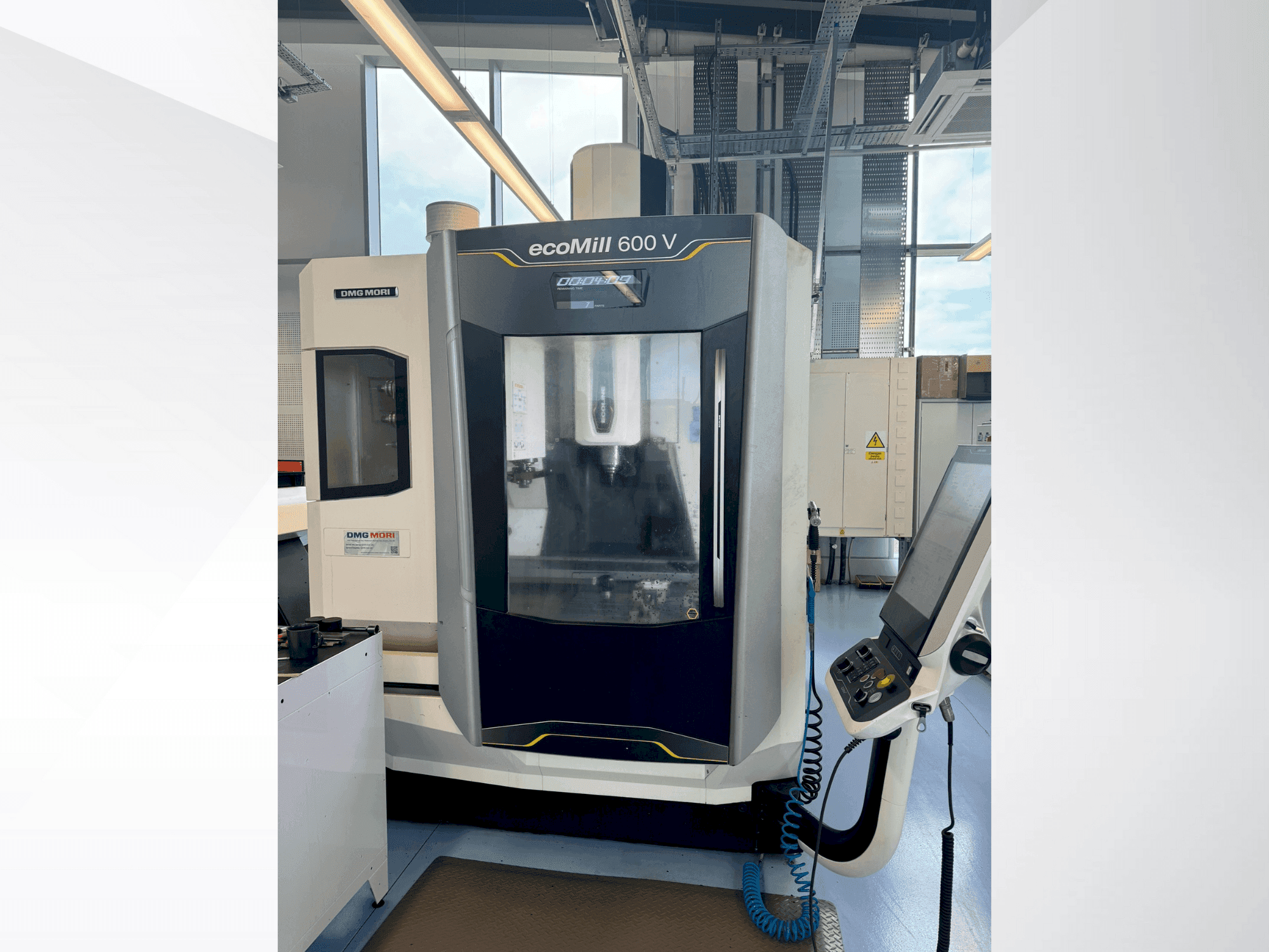 Koneen DMG MORI ecoMILL 600V etunäkymä