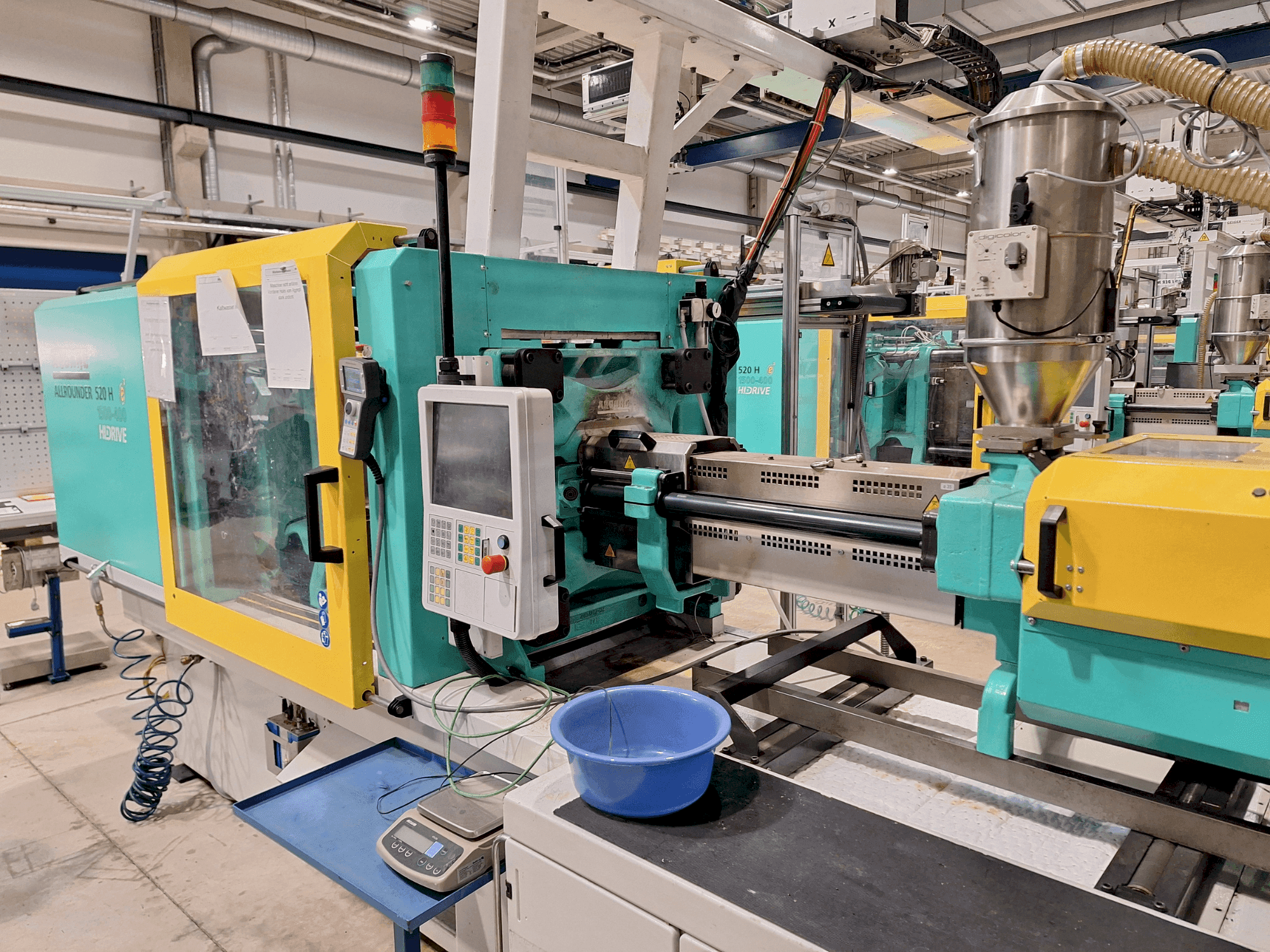 Koneen Arburg 520 H 1500-400 etunäkymä
