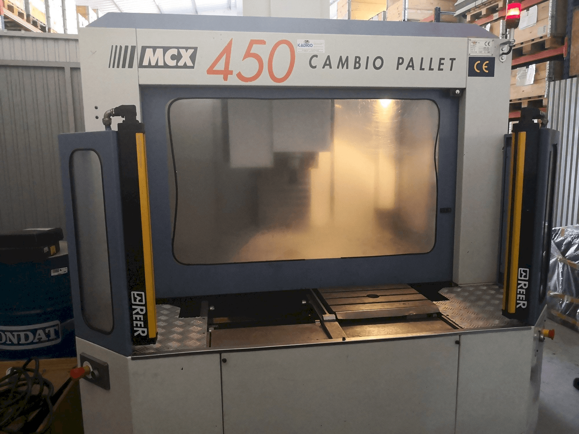 Koneen FAMUP MCX 450 etunäkymä