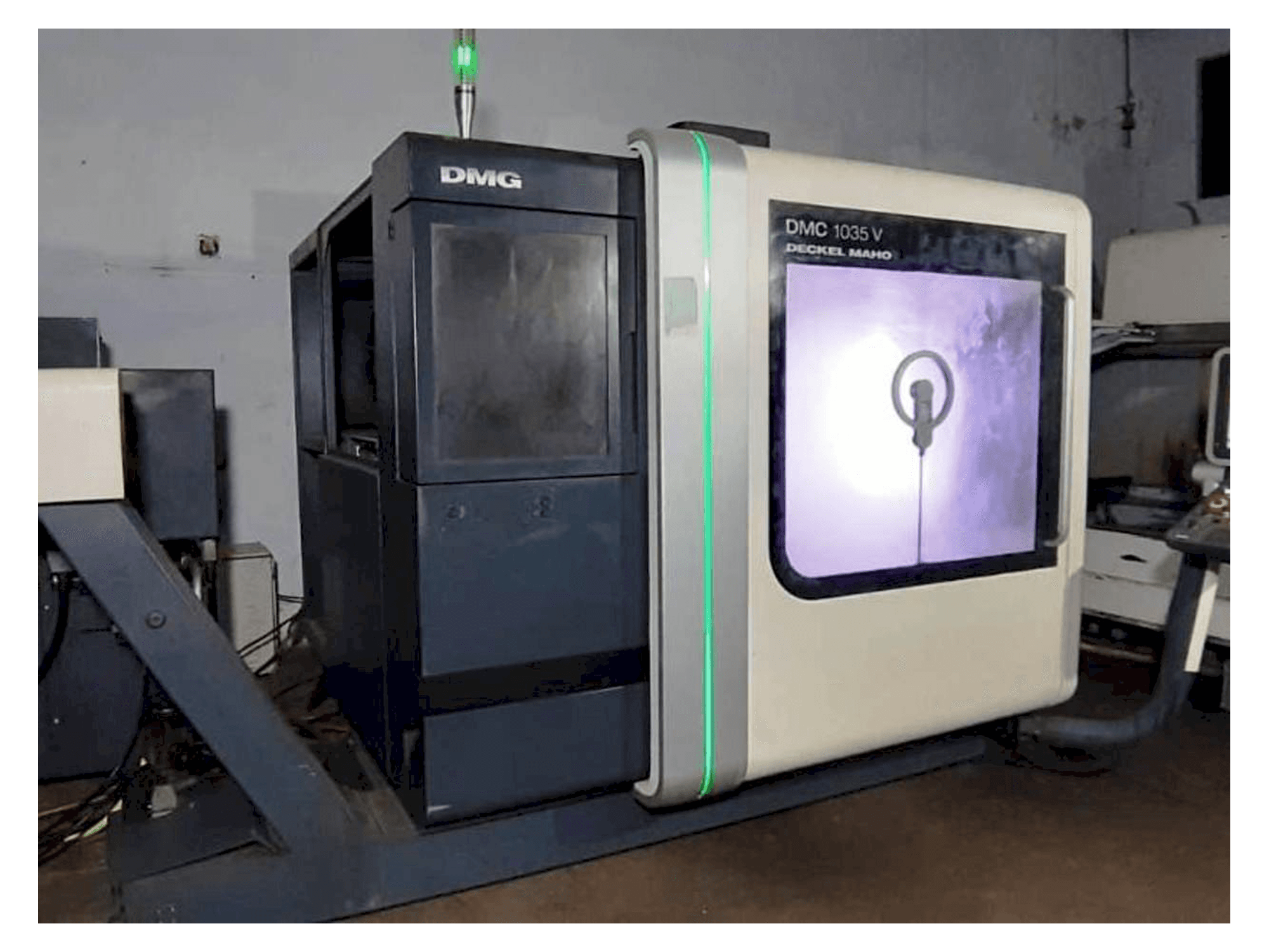 Koneen DMG DMC 1035 V etunäkymä