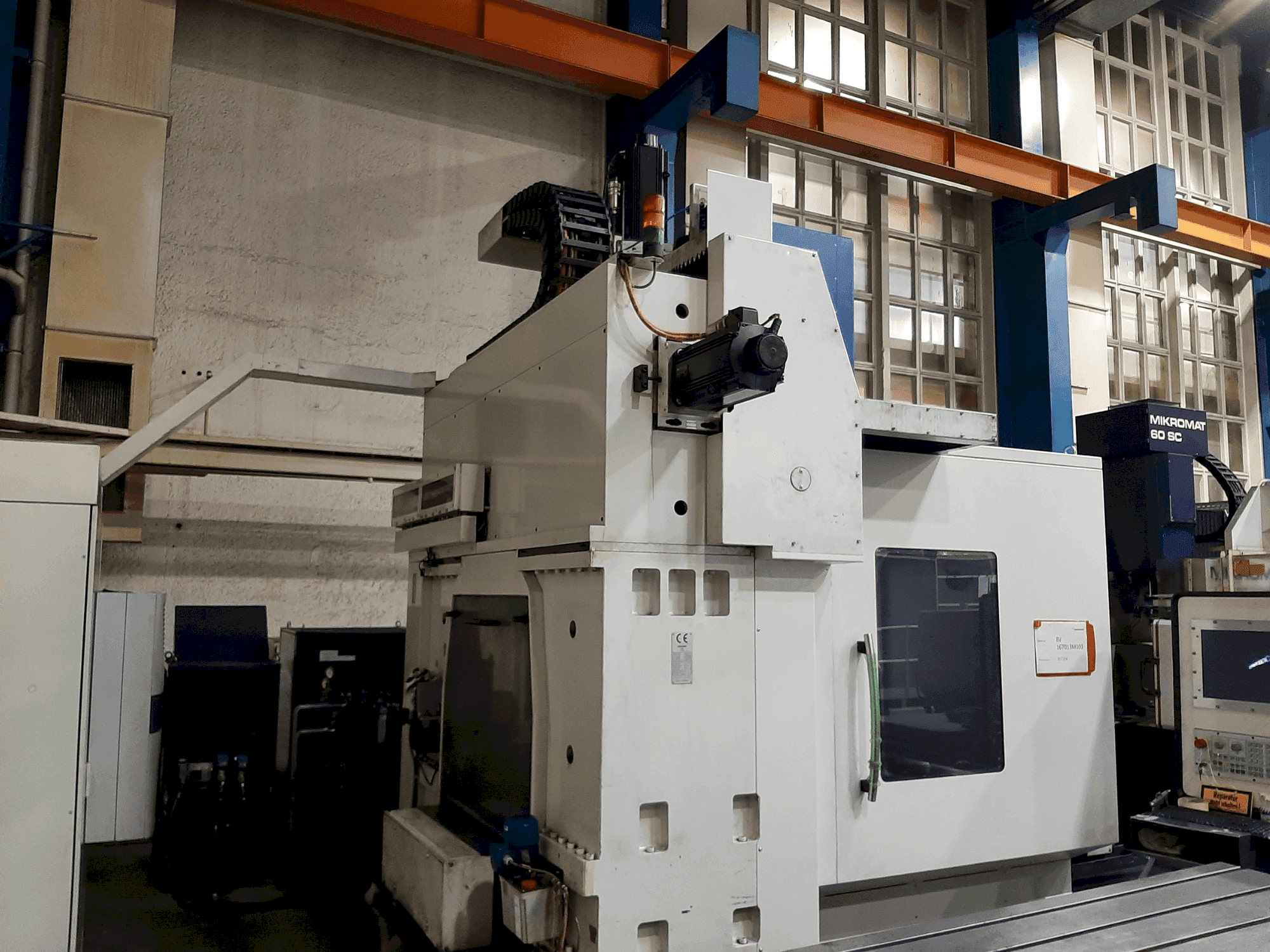 Koneen MIKROMAT 8V etunäkymä